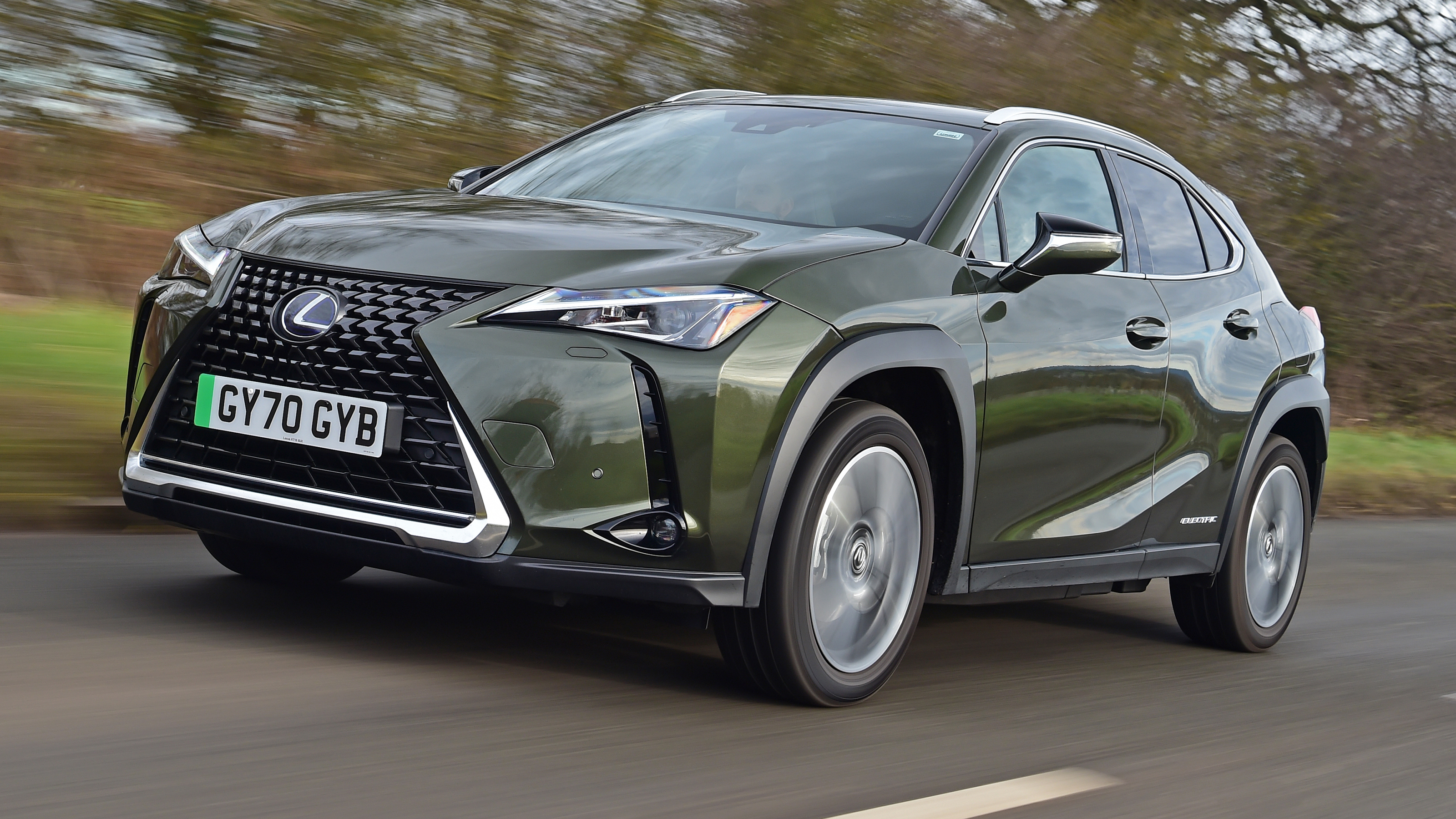 Lexus UX300e vs Mercedes EQA - Lexus front tracking