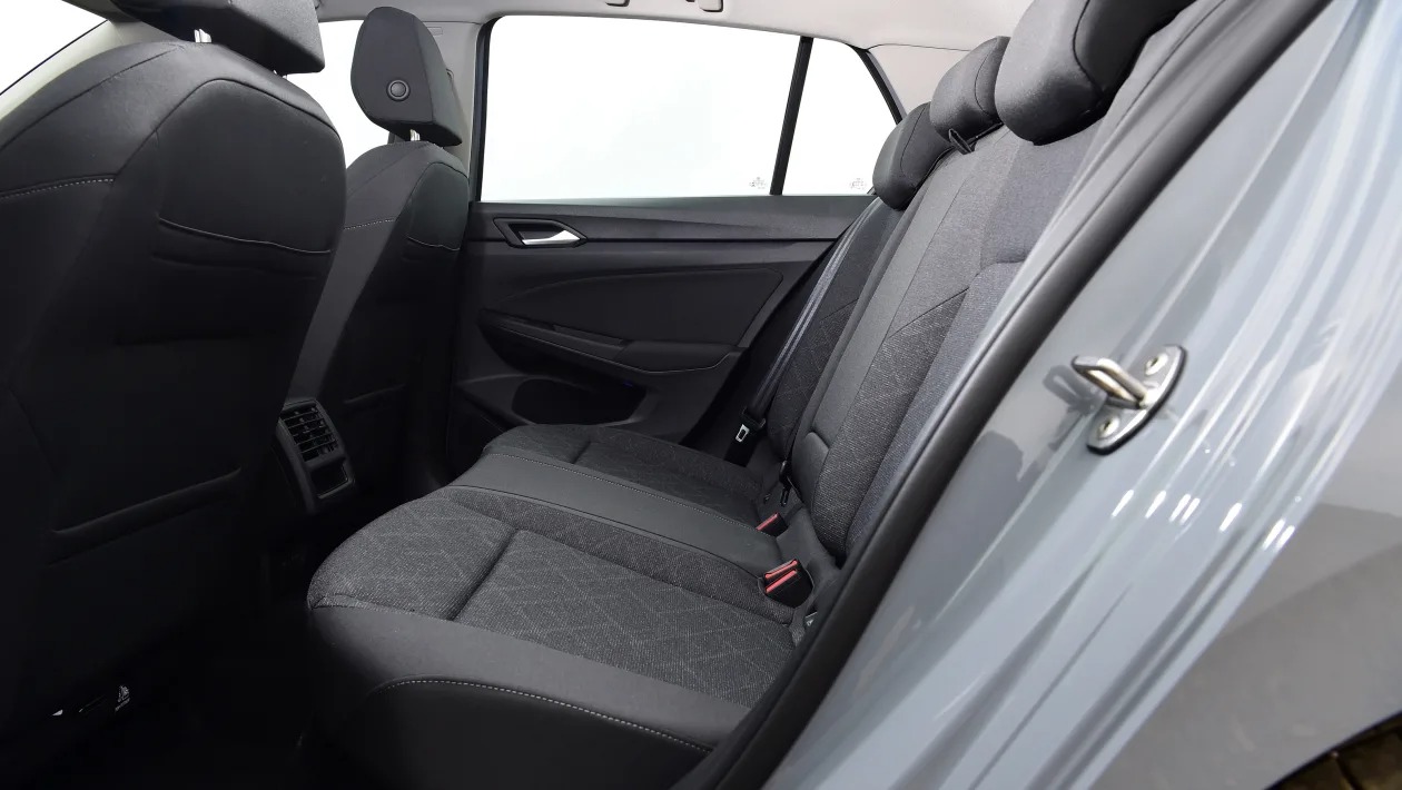 Used Volkswagen Golf Mk8 - rear seats