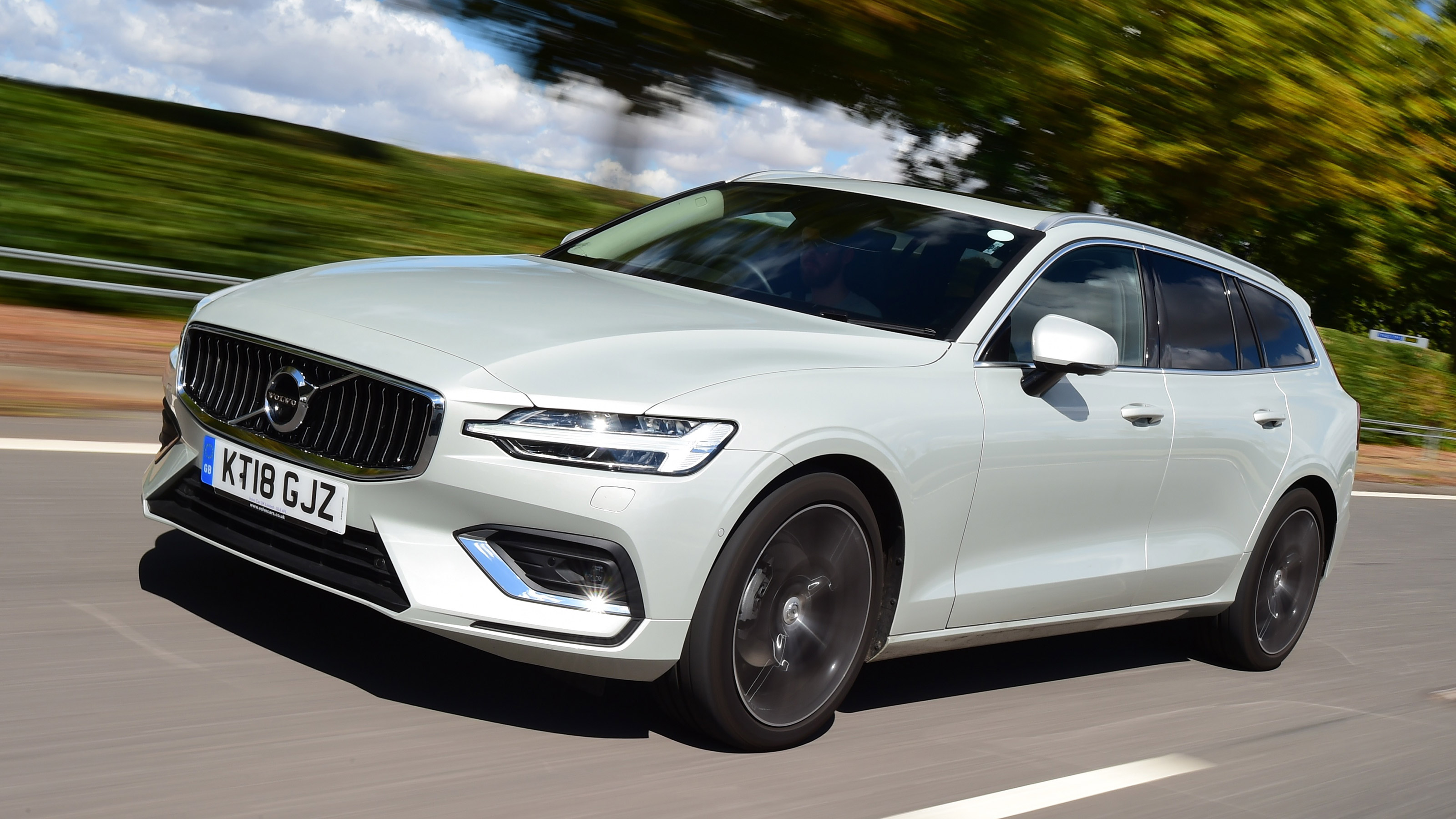 Used Volvo V60 - front action