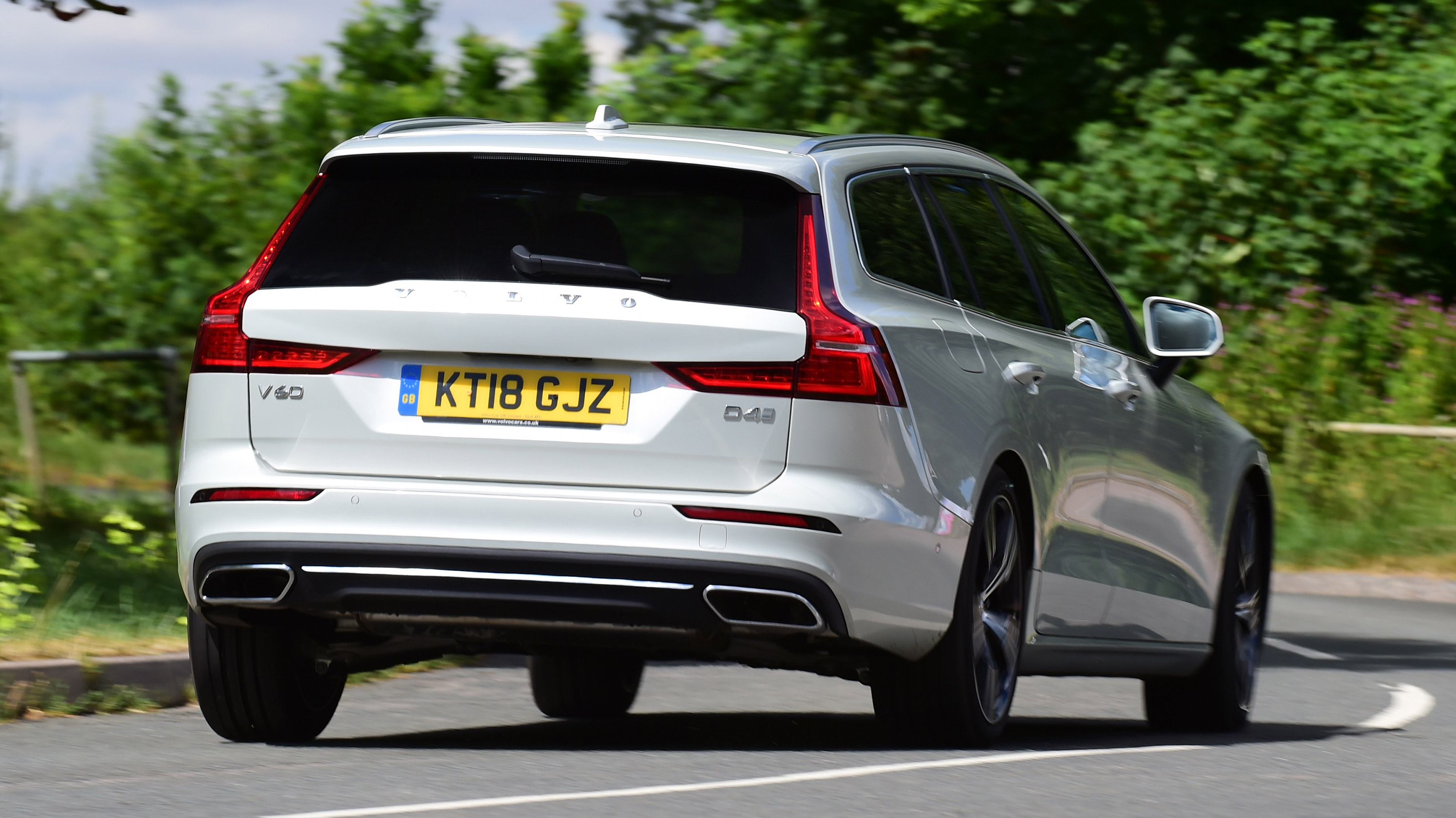 Used Volvo V60 - rear cornering