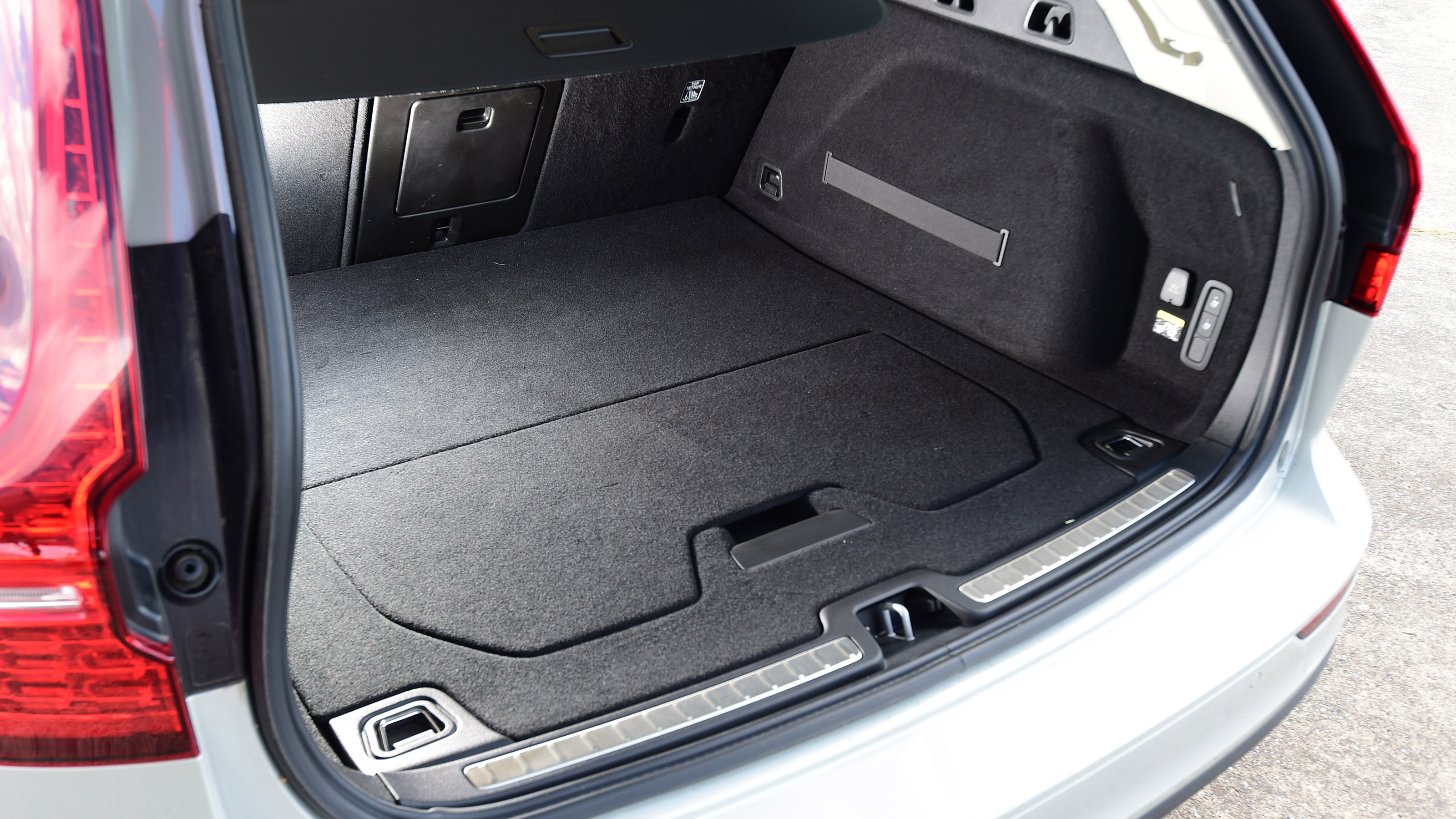 Used Volvo V60 - boot