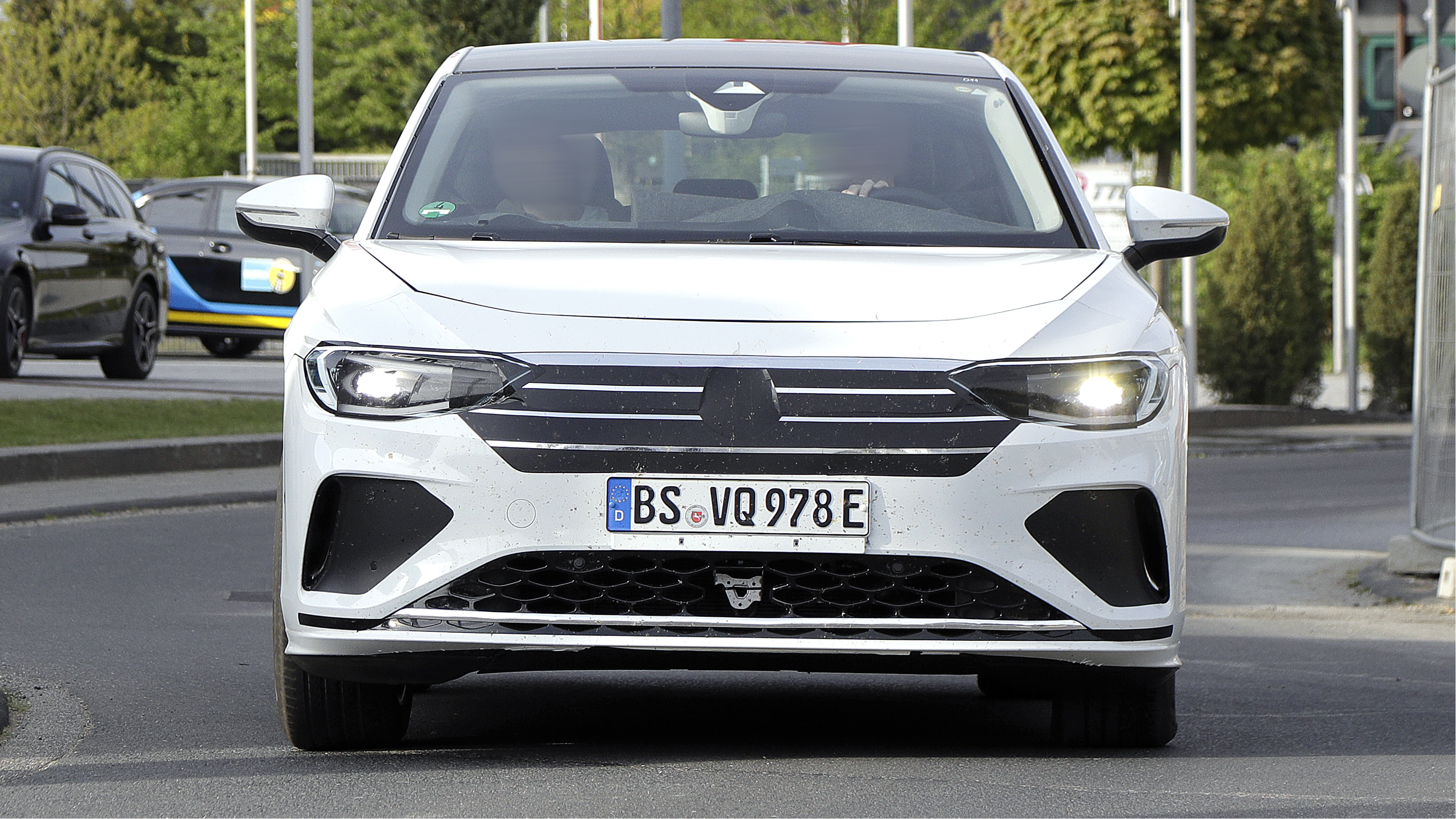 Volkswagen Aero B - front