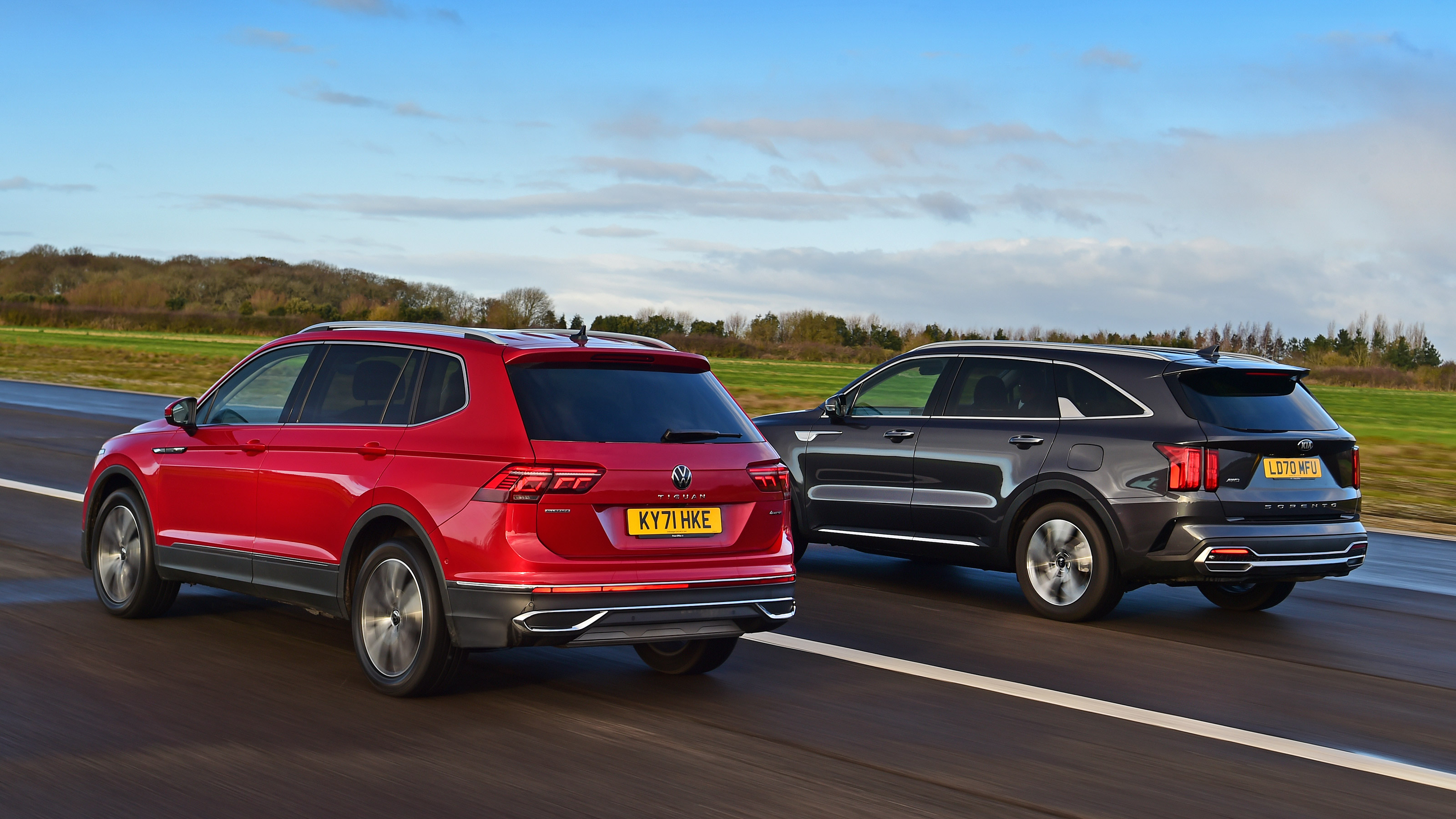 Volkswagen Tiguan Allspace vs Kia Sorento - rear