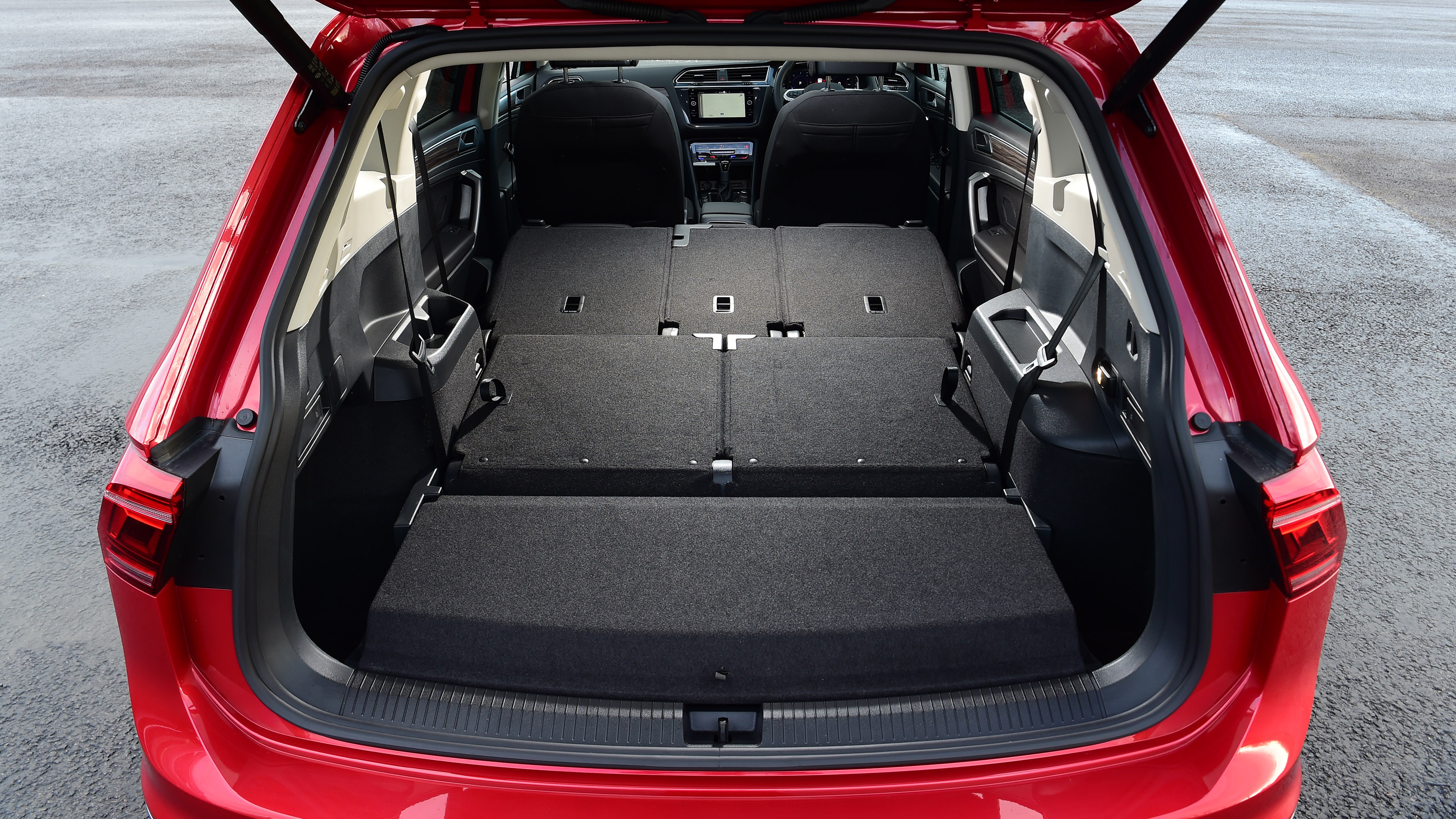 Volkswagen Tiguan Allspace - boot seats down