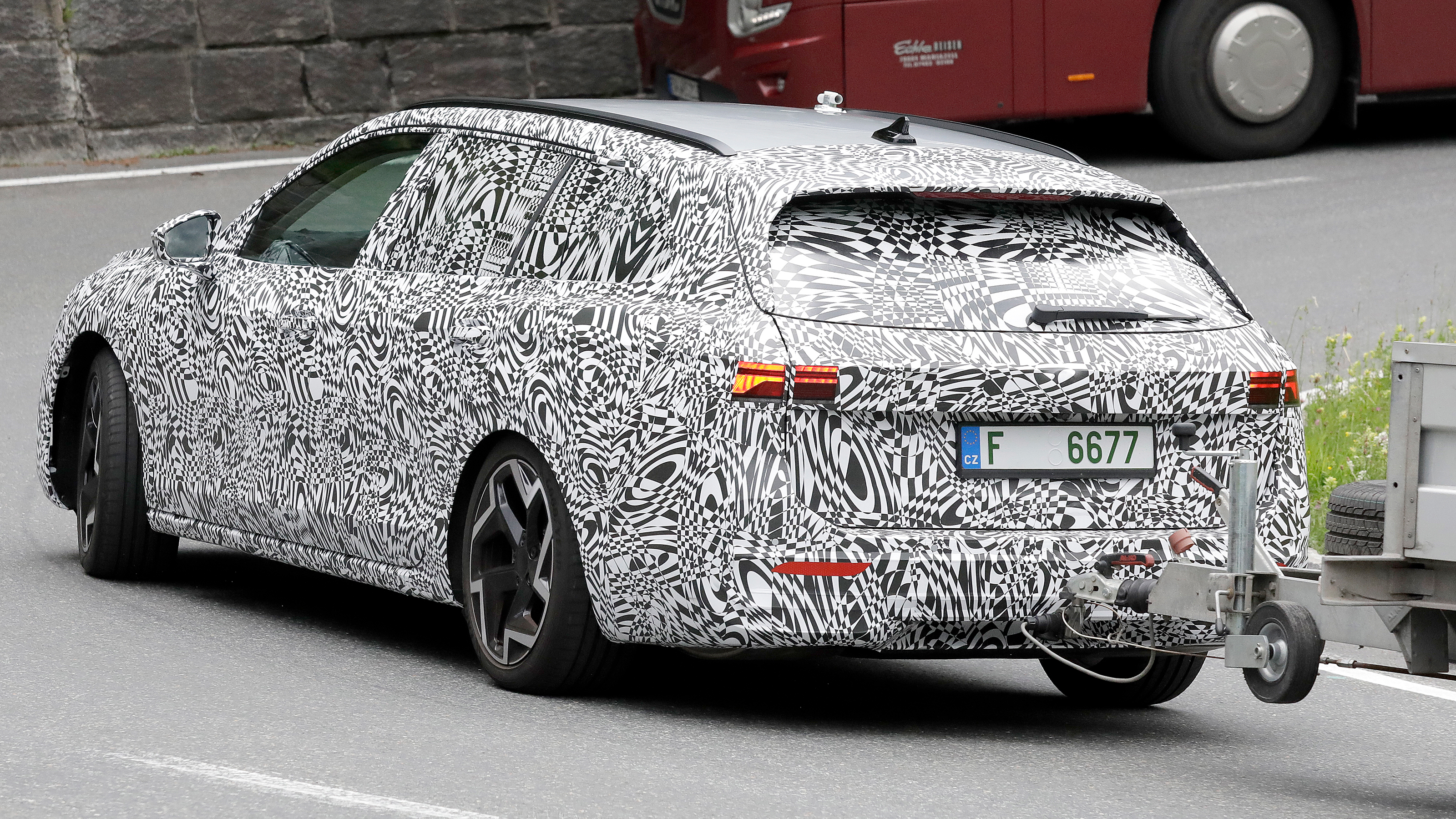 New Skoda Superb spyshots - rear tracking