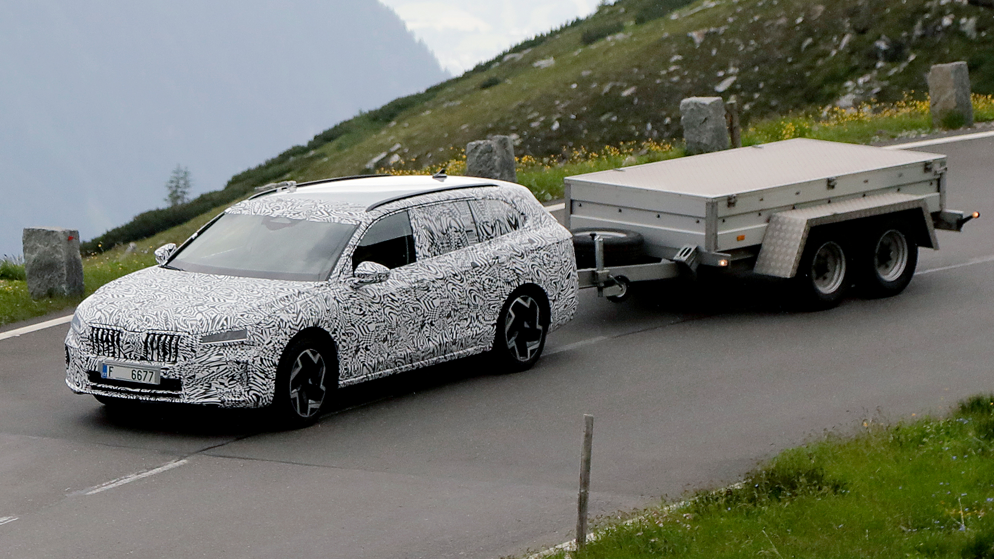 New Skoda Superb spyshots - towing
