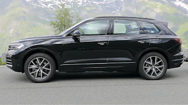 2023 VW Touareg spyshots - nearside