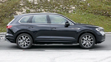 2023 VW Touareg spyshots - offside