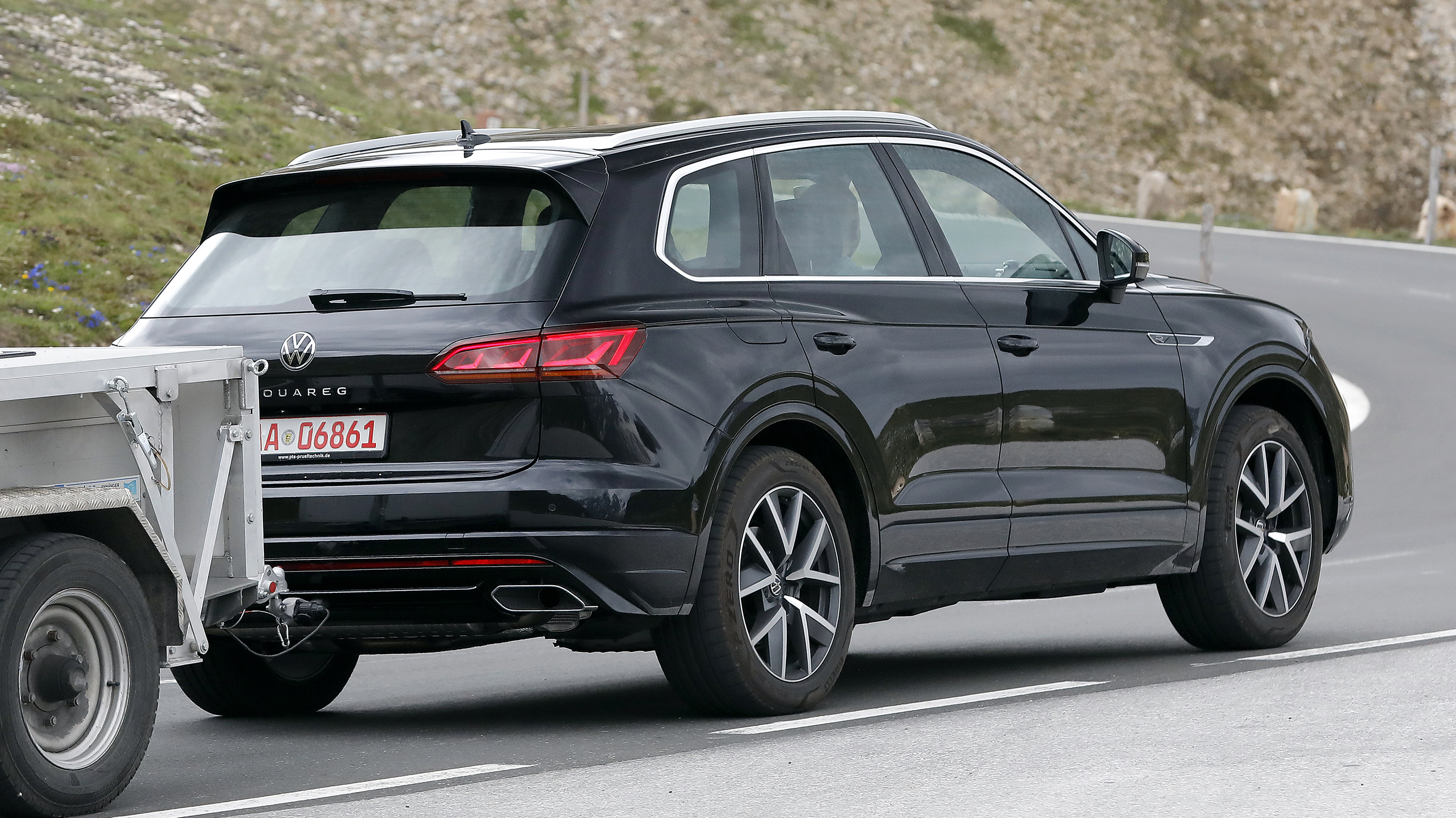 2023 VW Touareg spyshots - rear/offside
