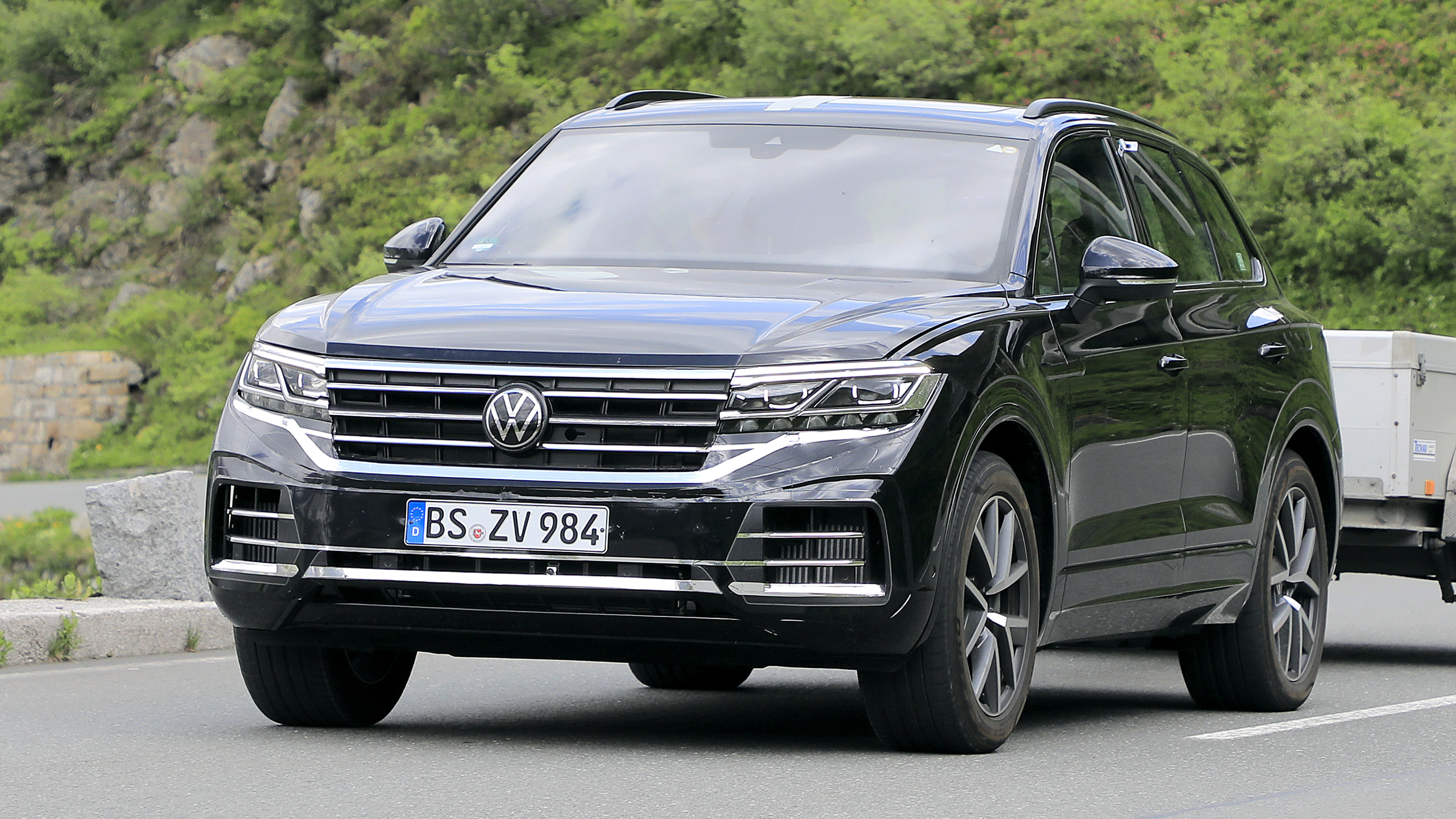 2023 VW Touareg spyshots - front