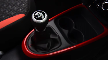 Toyota Aygo X vs Hyundai i10 vs Fiat 500 group test - Toyota Aygo X gearknob