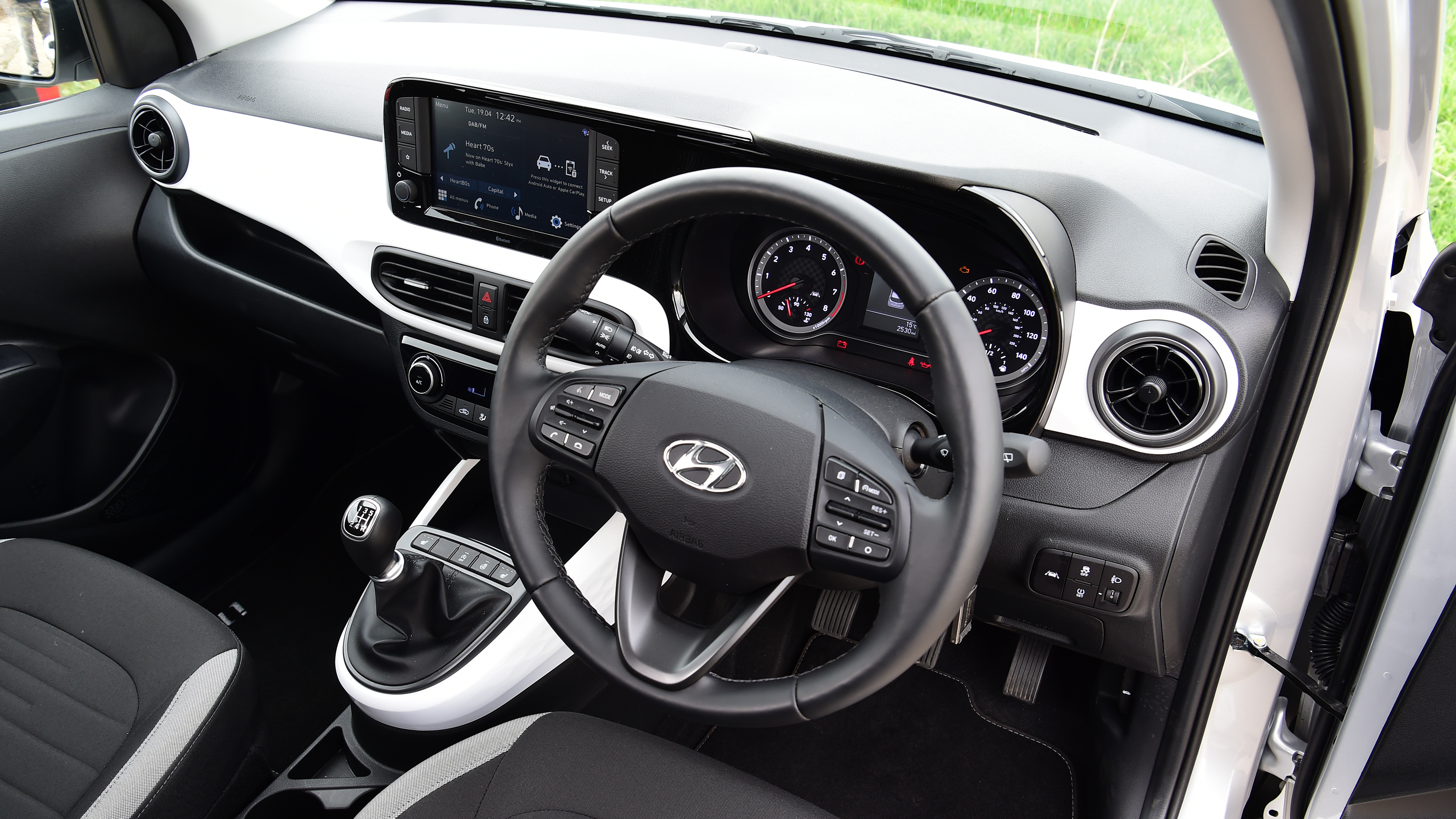 Toyota Aygo X vs Hyundai i10 vs Fiat 500 group test - Hyundai i10 interior from driver's door