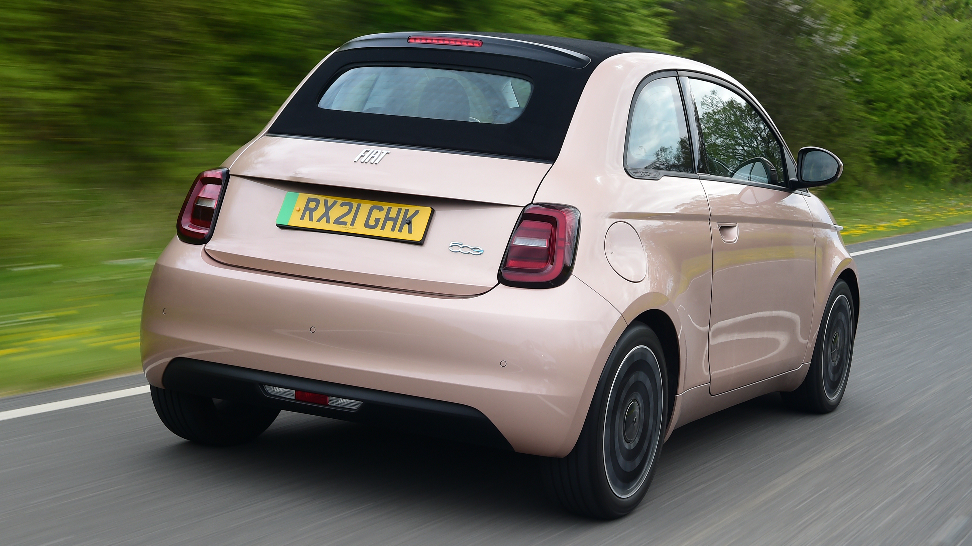 Toyota Aygo X vs Hyundai i10 vs Fiat 500 group test - Fiat 500 rear tracking