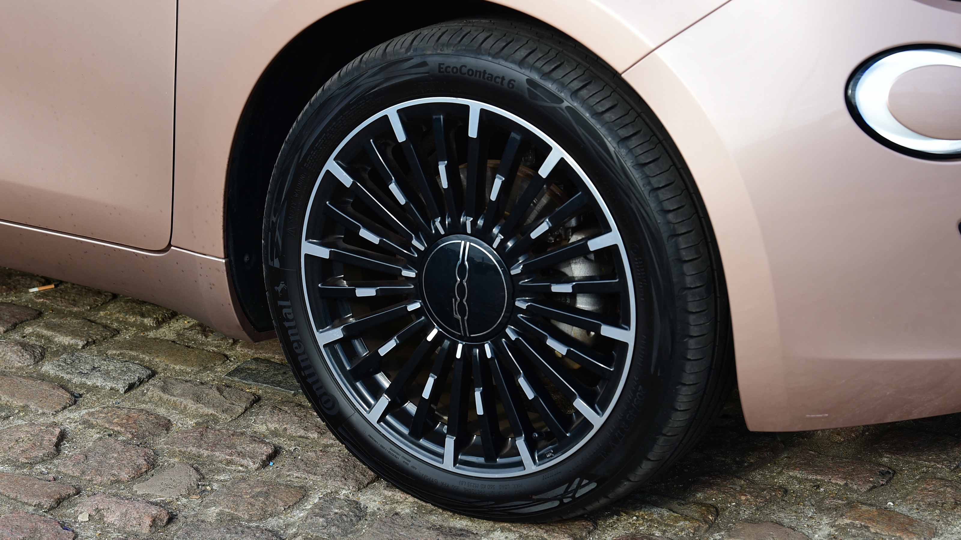 Toyota Aygo X vs Hyundai i10 vs Fiat 500 group test - Fiat 500 front O/S wheel