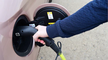 Toyota Aygo X vs Hyundai i10 vs Fiat 500 group test - Fiat 500 charge socket