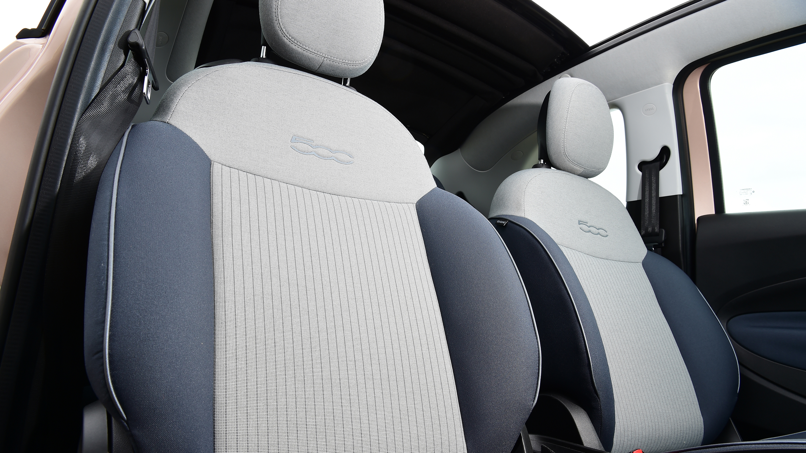Toyota Aygo X vs Hyundai i10 vs Fiat 500 group test - Fiat 500 front seats