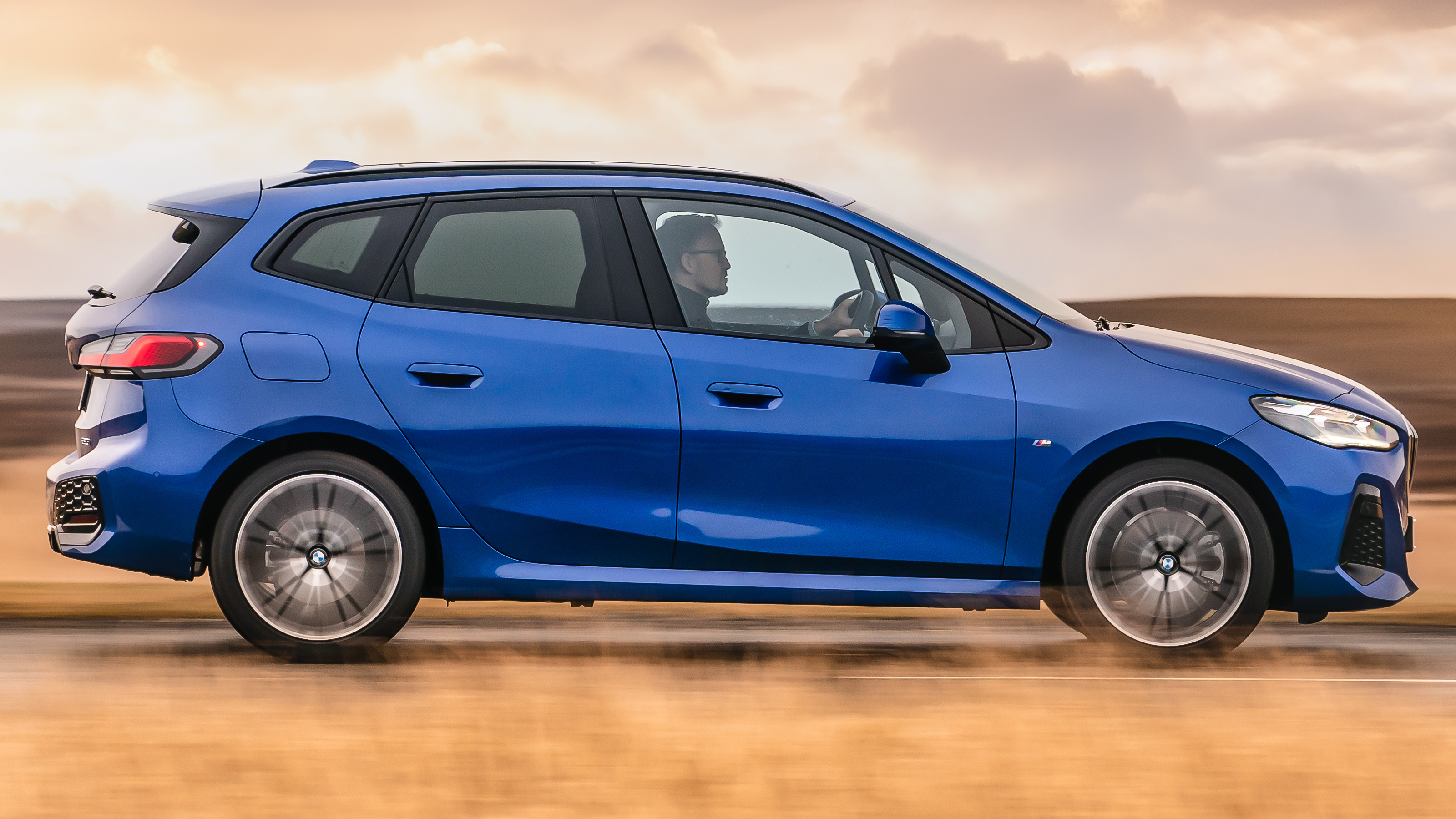 BMW 223i Active Tourer - side