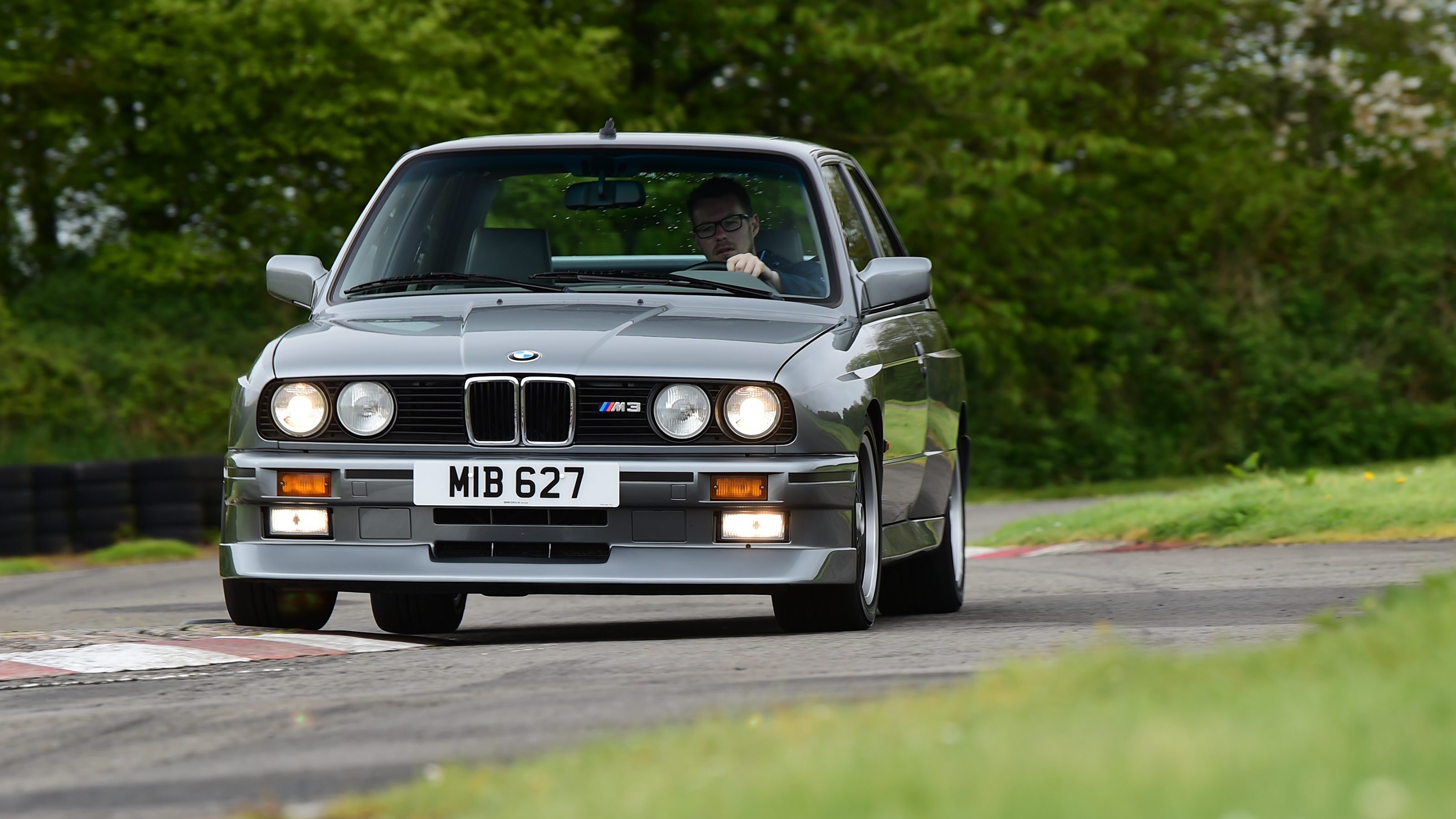 BMW E30 M3 corner