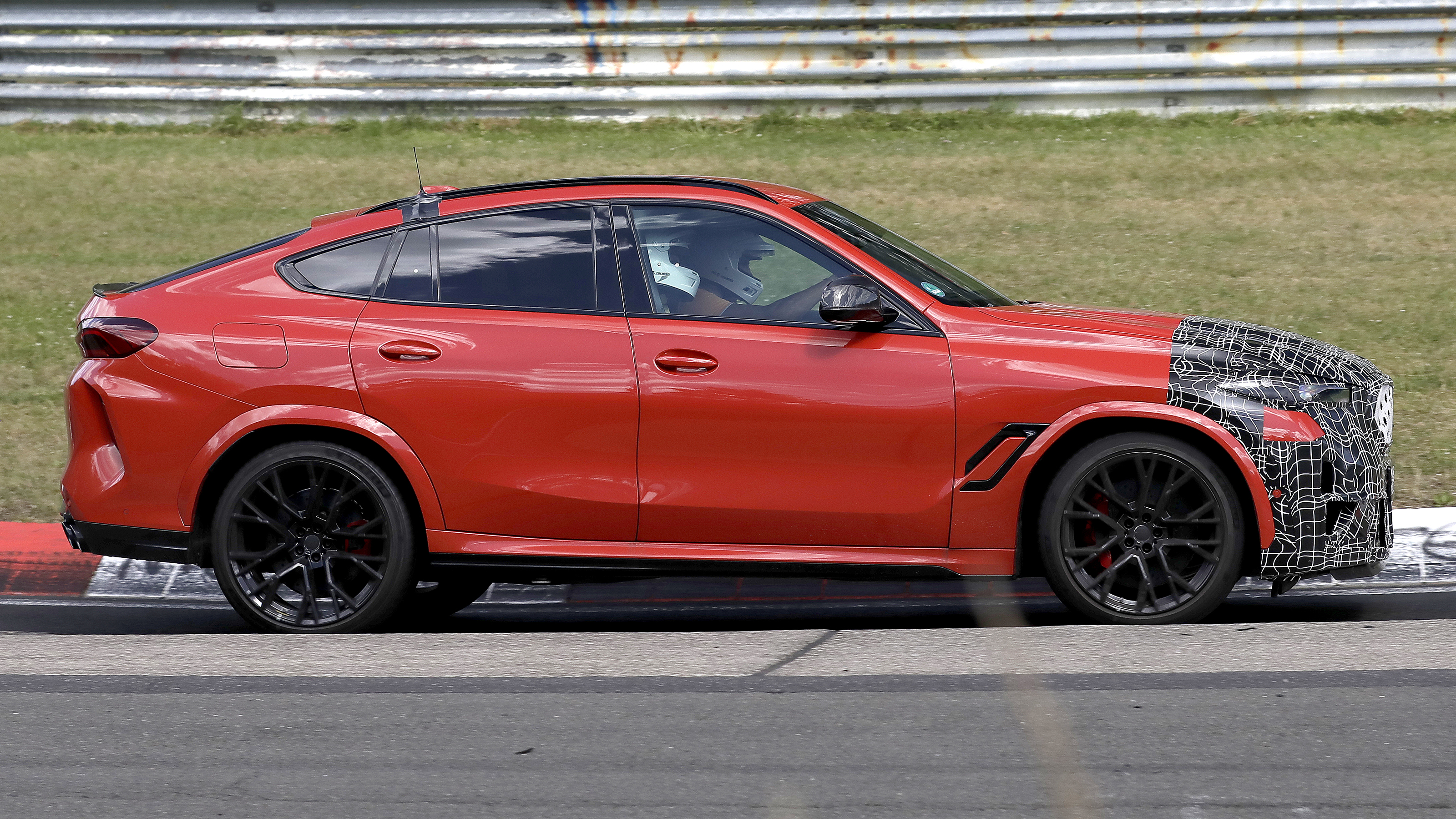 BMW X6 M - side