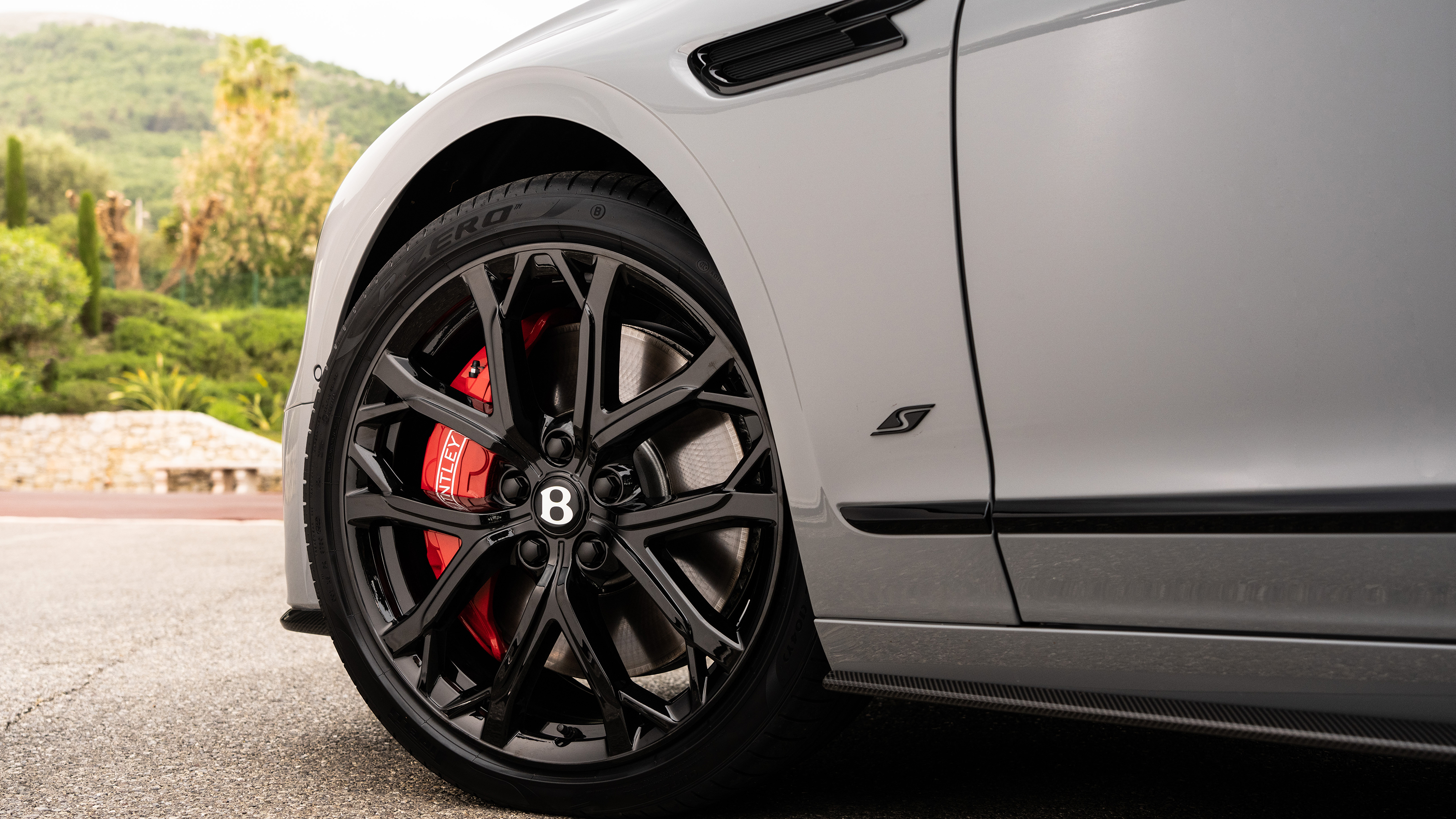 Bentley Flying Spur S - front n/s wheel