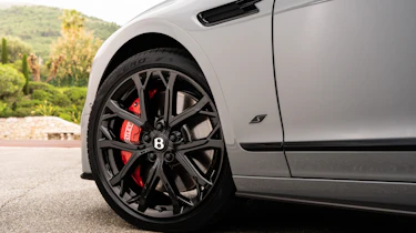 Bentley Flying Spur S - front n/s wheel