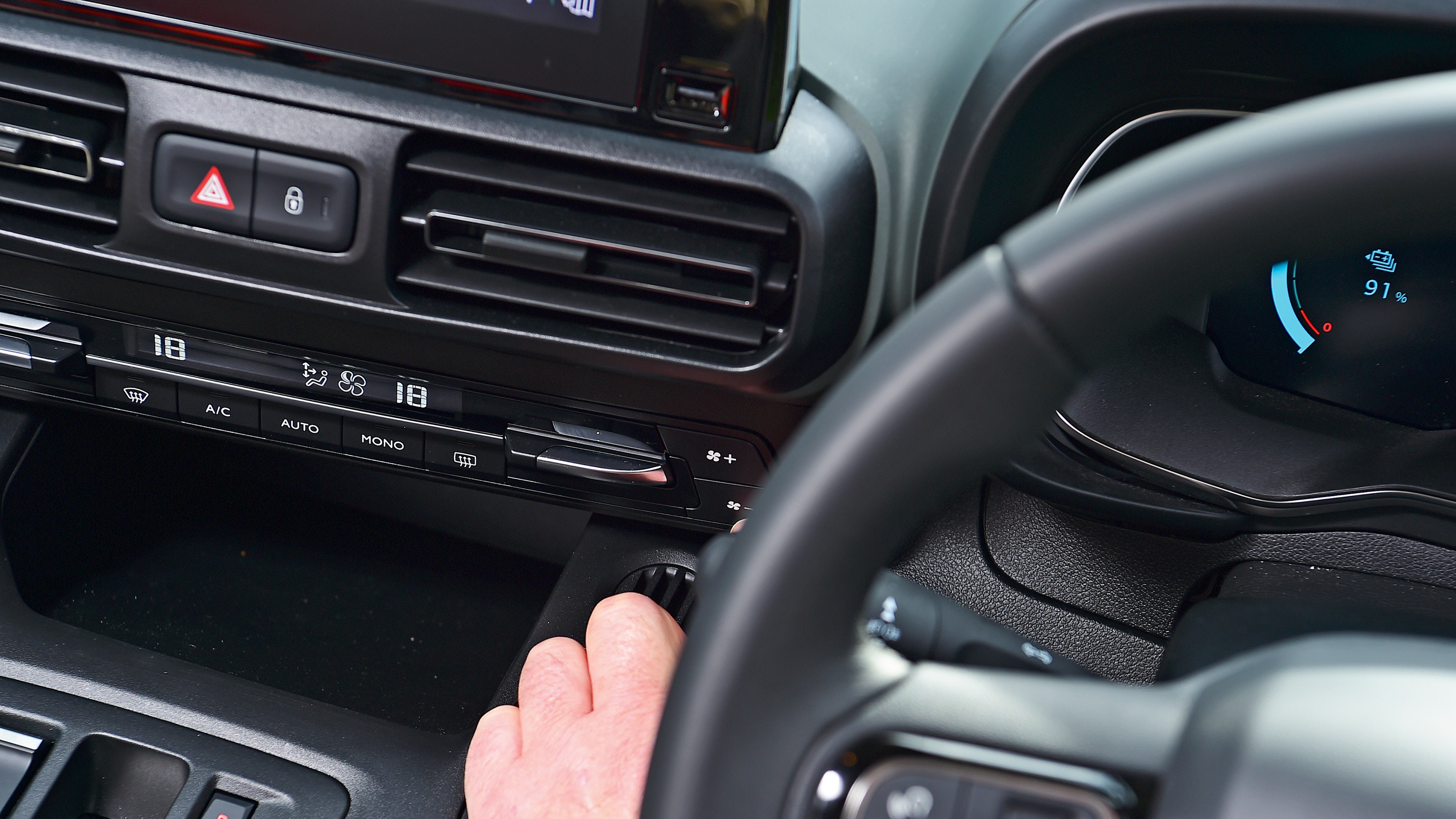Citroen E-Berlingo long-termer 3rd report - indicator stalk operation