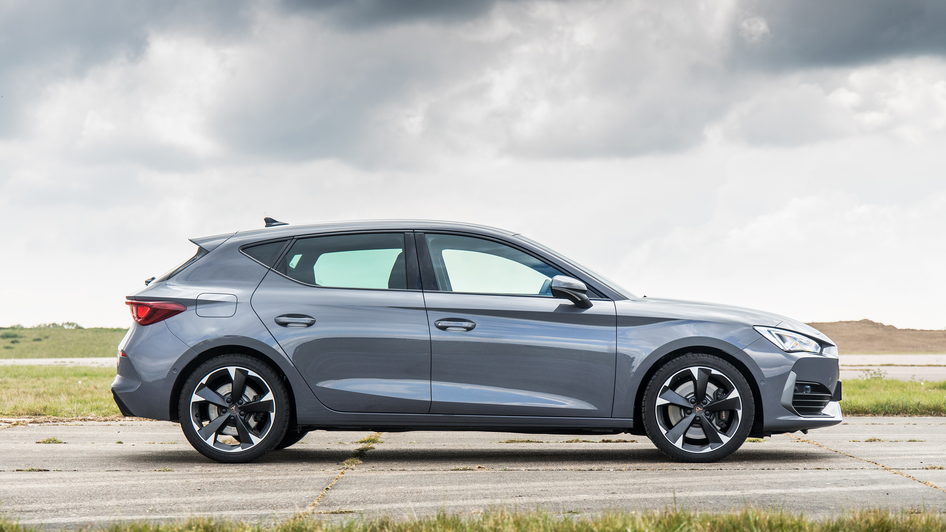 Cupra Leon 245 VZ1 side