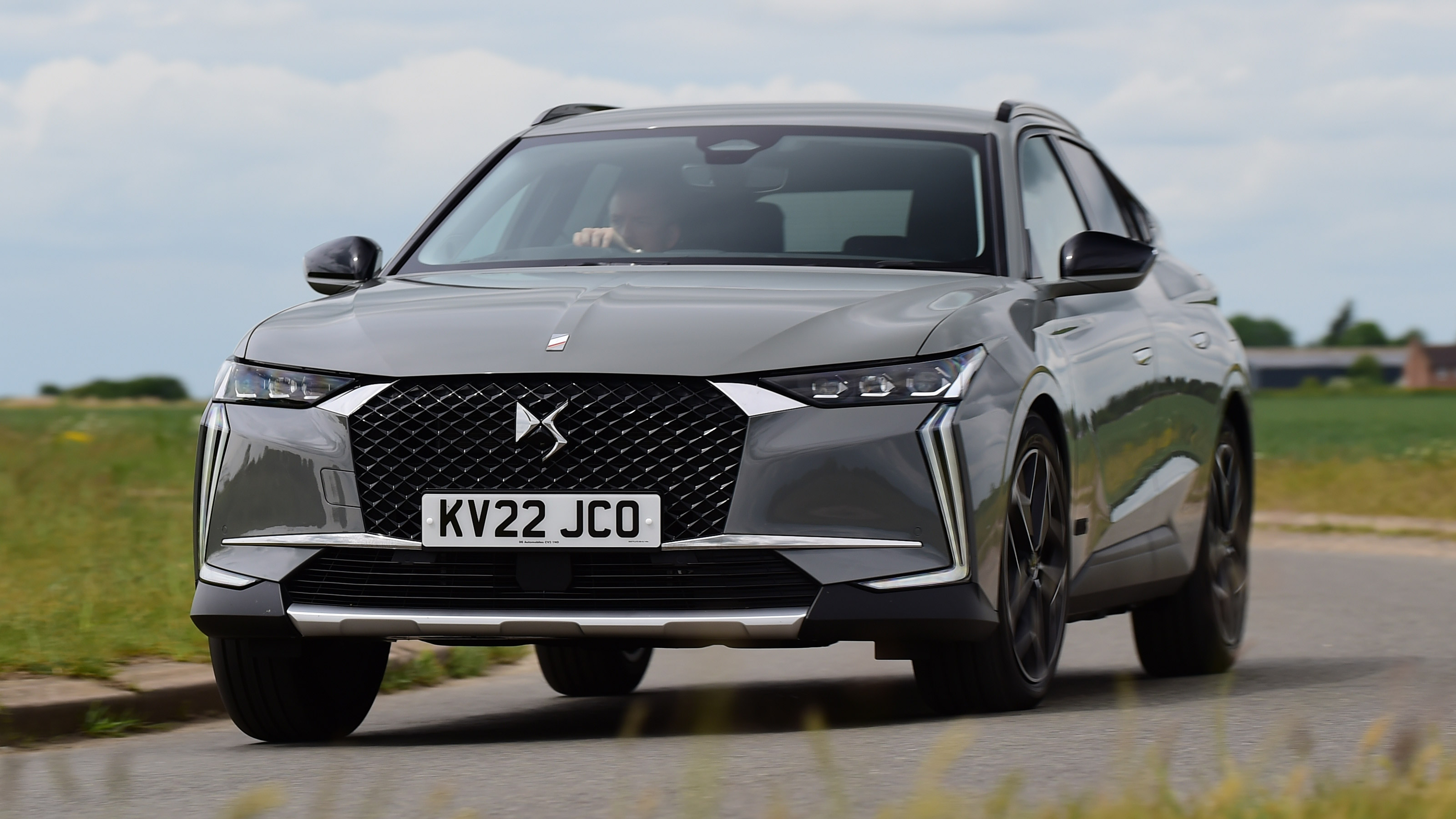 DS 4 E-Tense - front cornering