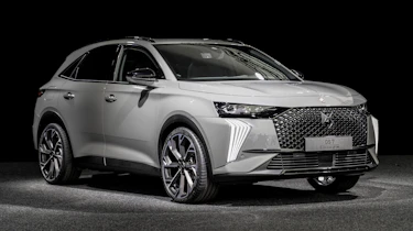 DS 7 Crossback - front studio