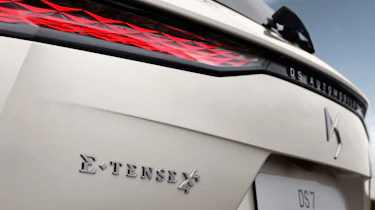 DS 7 Crossback - E-Tense badge