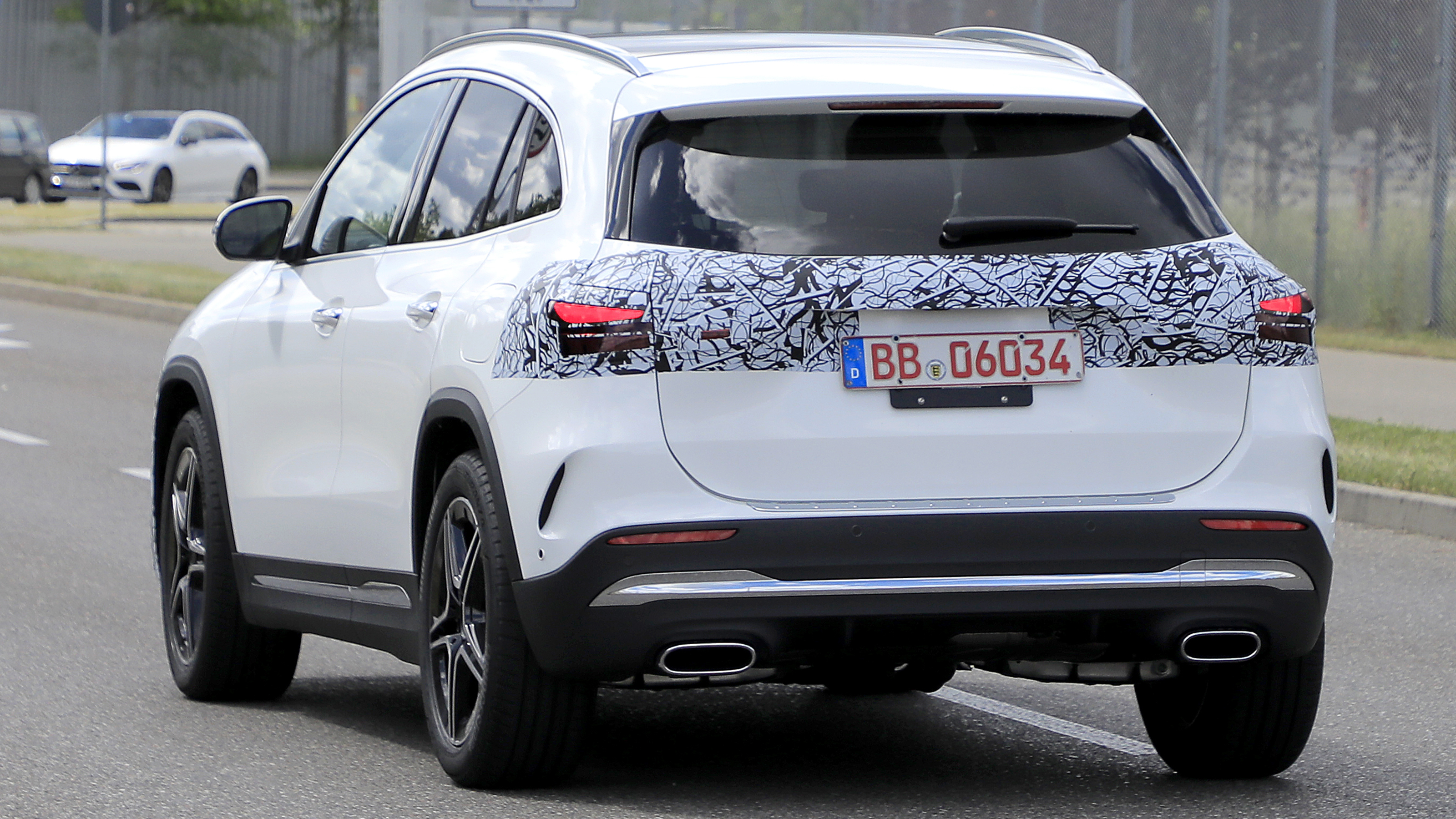 Facelifted Mercedes GLA - rear