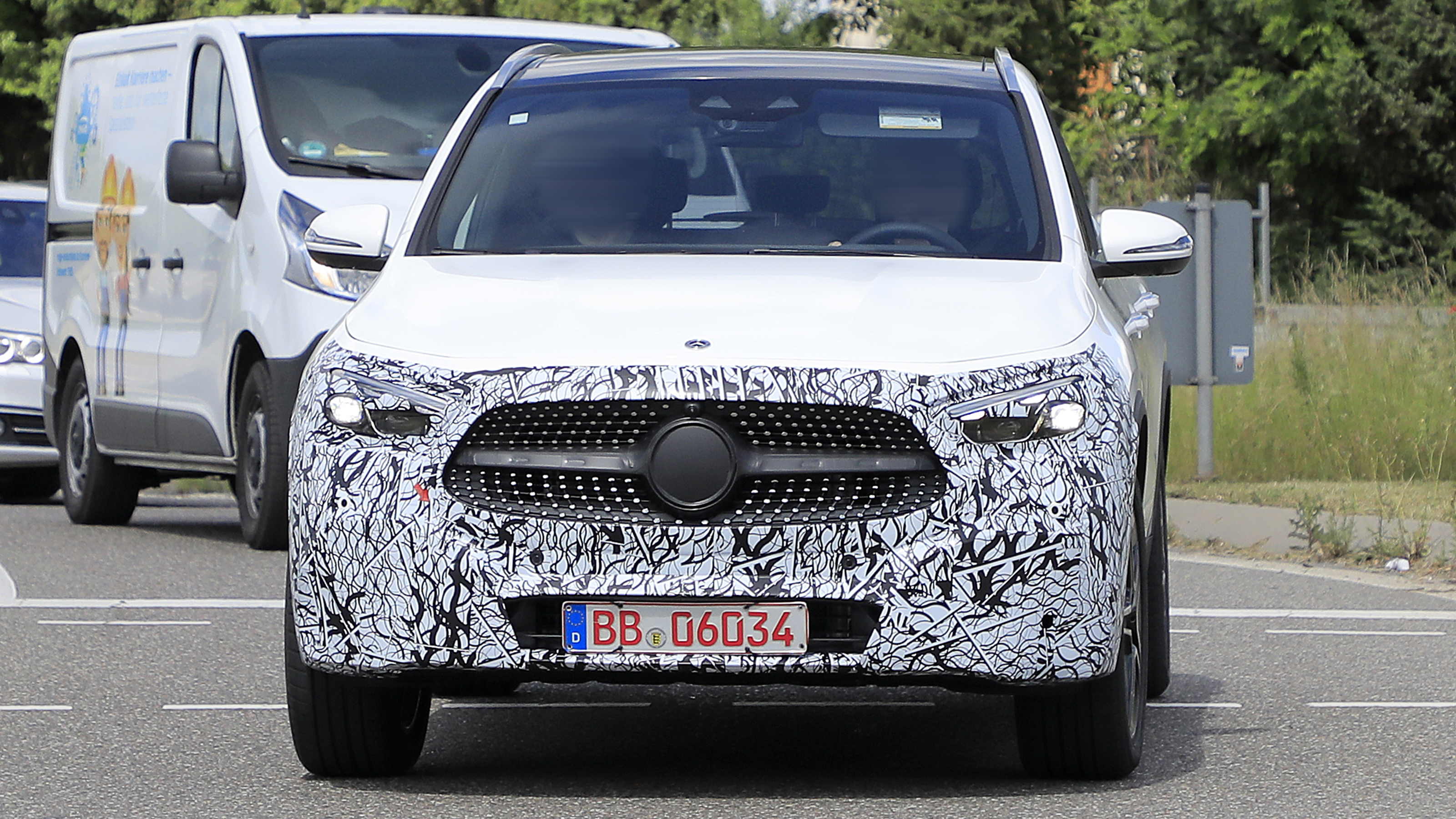 Facelifted Mercedes GLA - front