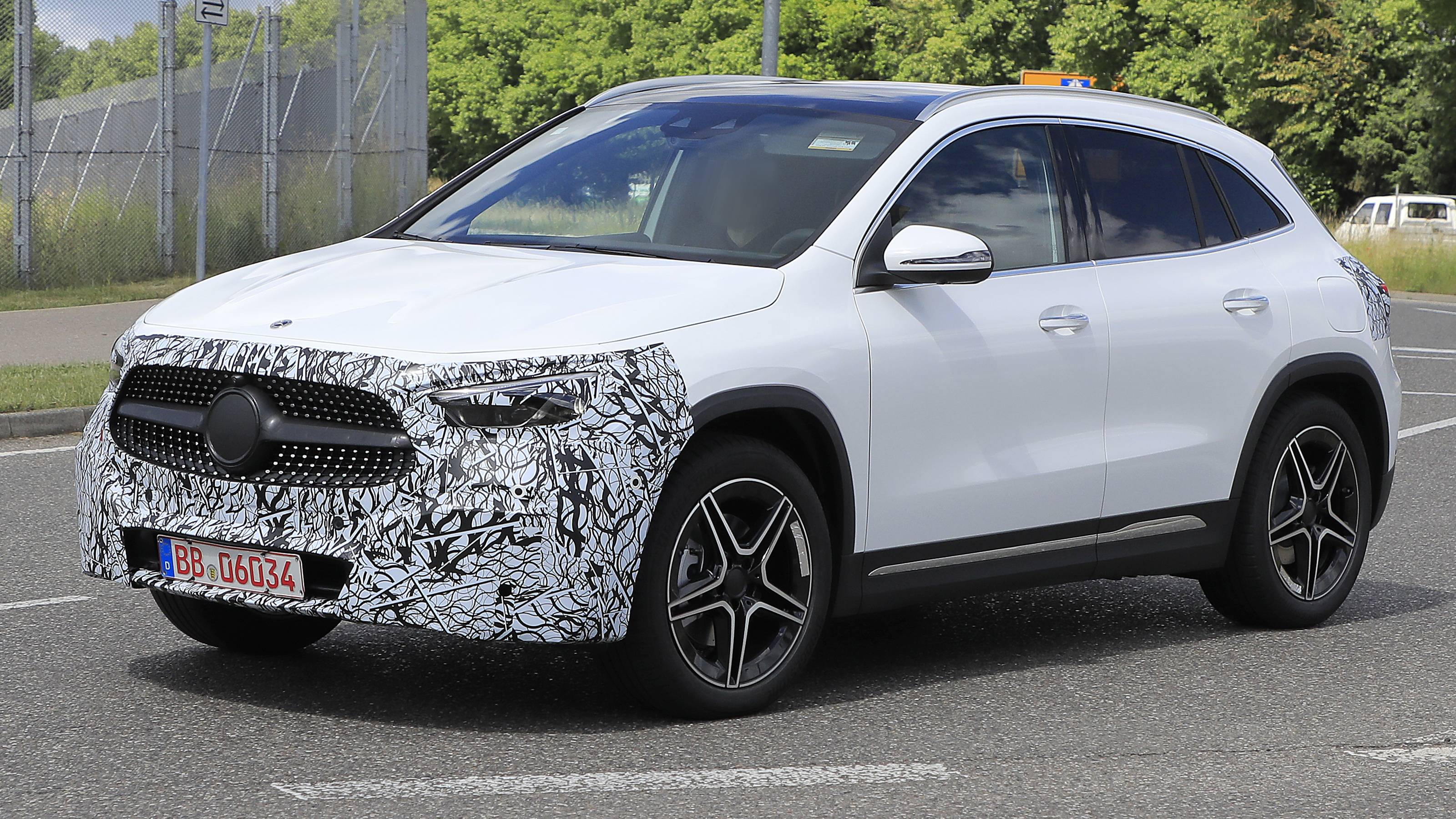 Facelifted Mercedes GLA - front n/s