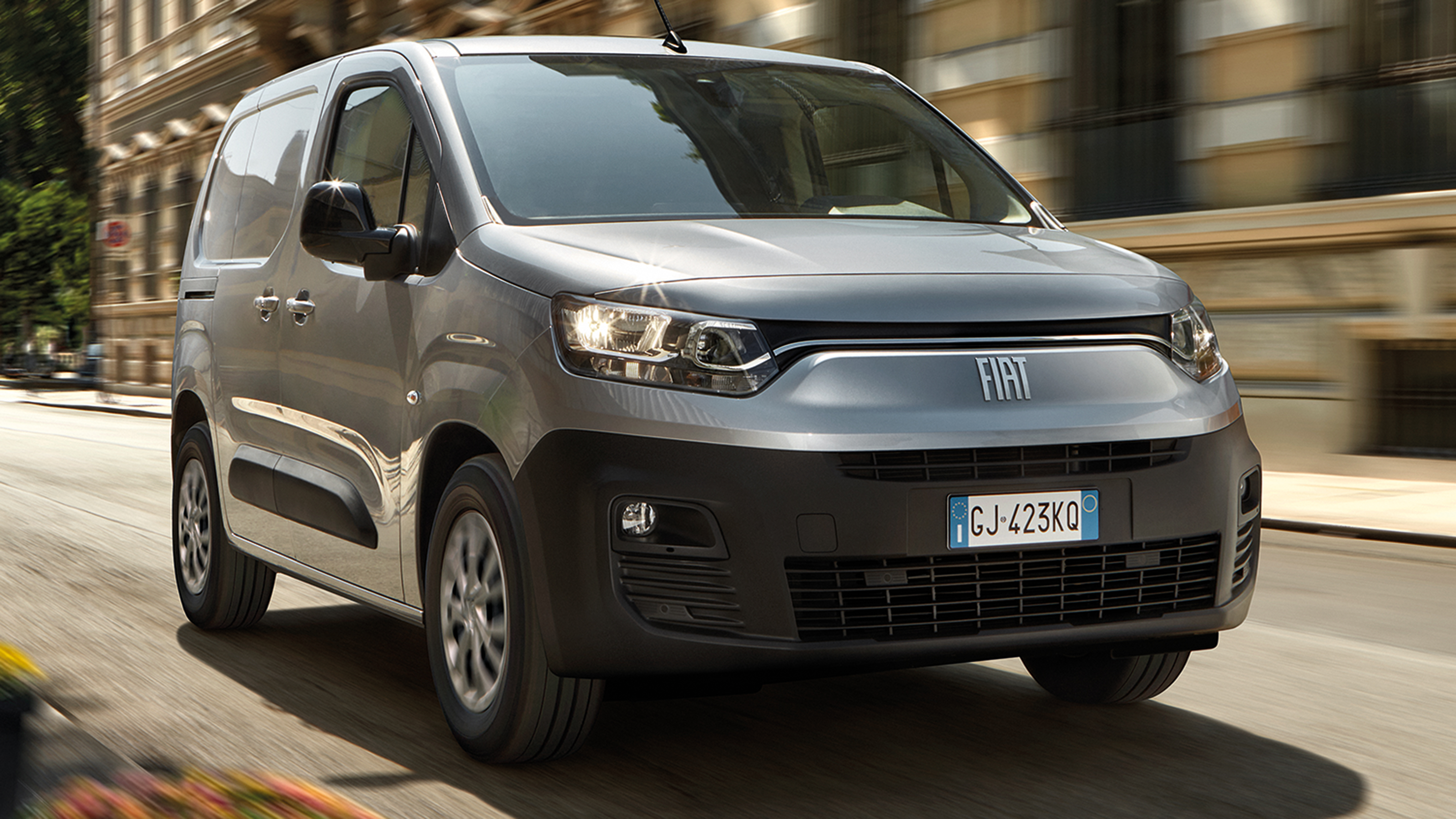 Fiat E-Doblo - front tracking