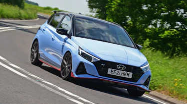 Hyundai i20 N - front cornering