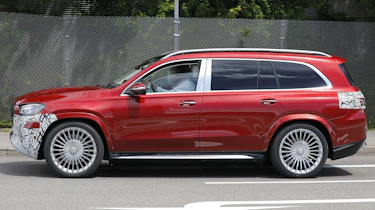 Mercedes-Mayback GLS facelift spyshot (red) - side