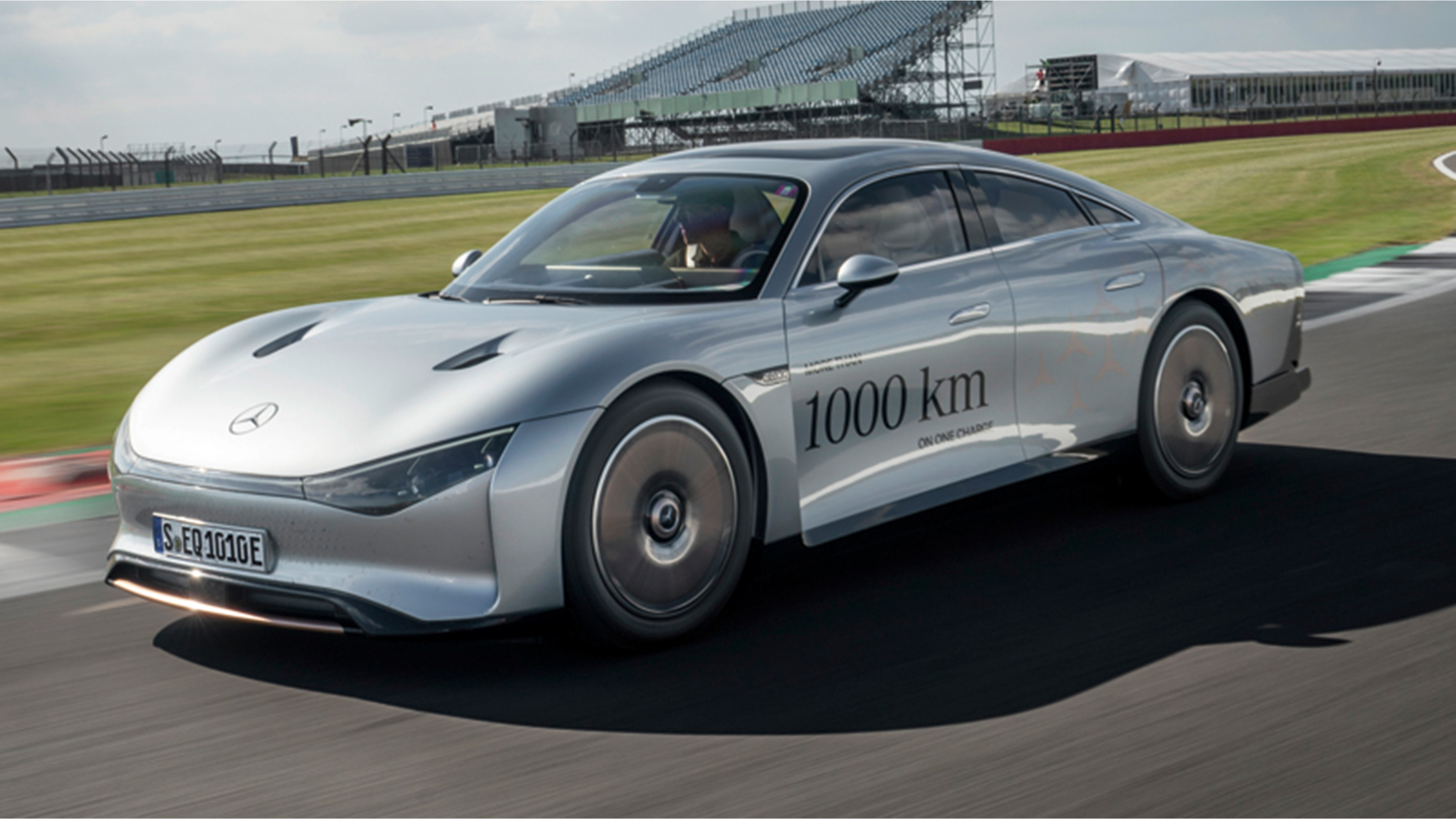 Mercedes Vision EQXX - front tracking