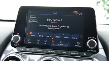 Nissan Juke Hybrid - infotainment screen