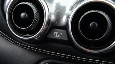Nissan Juke Hybrid - dashboard vents and 'EV' button