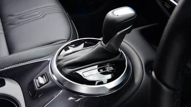 Nissan Juke Hybrid - gear selector