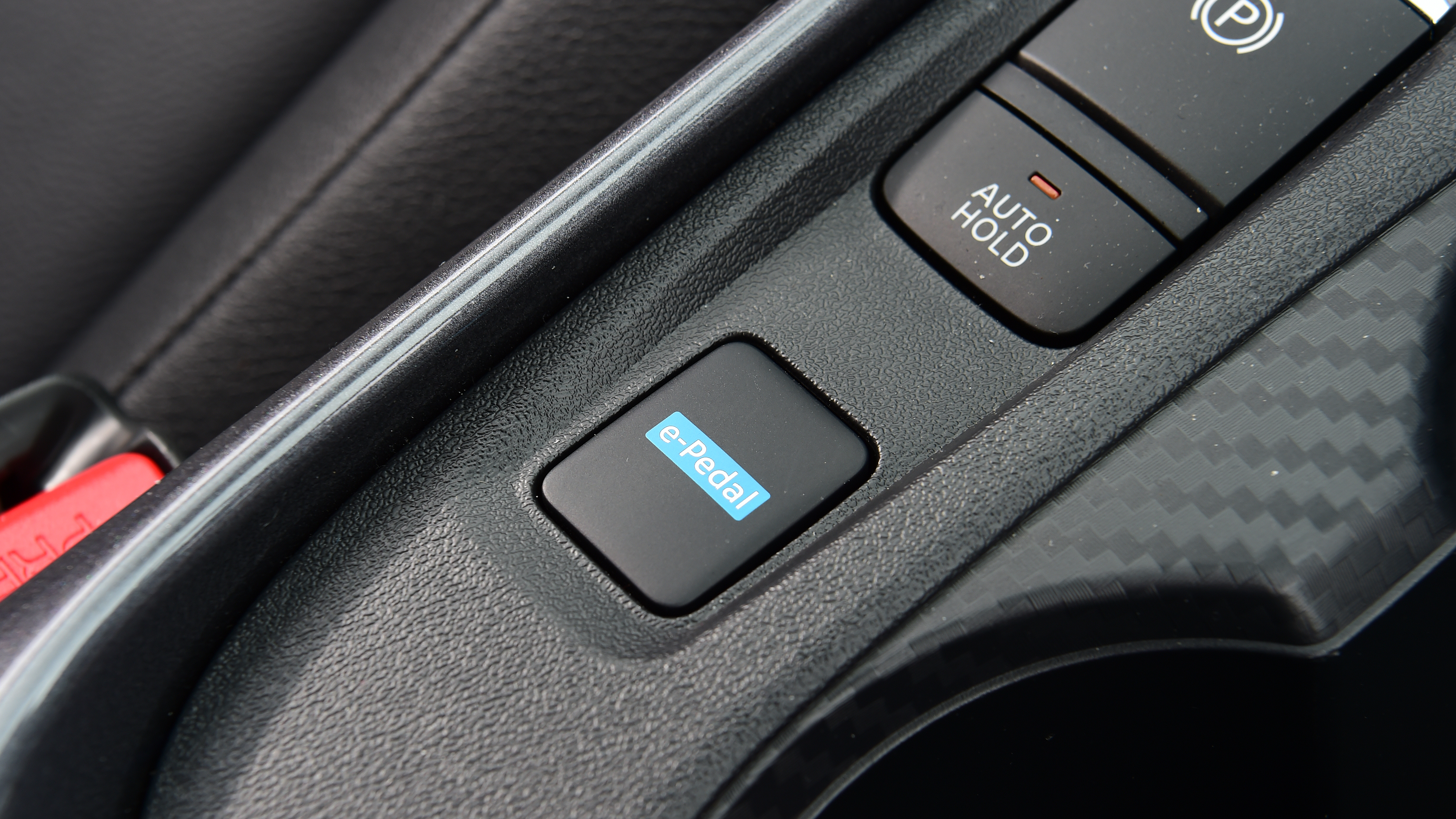 Nissan Juke Hybrid - 'e-pedal' button