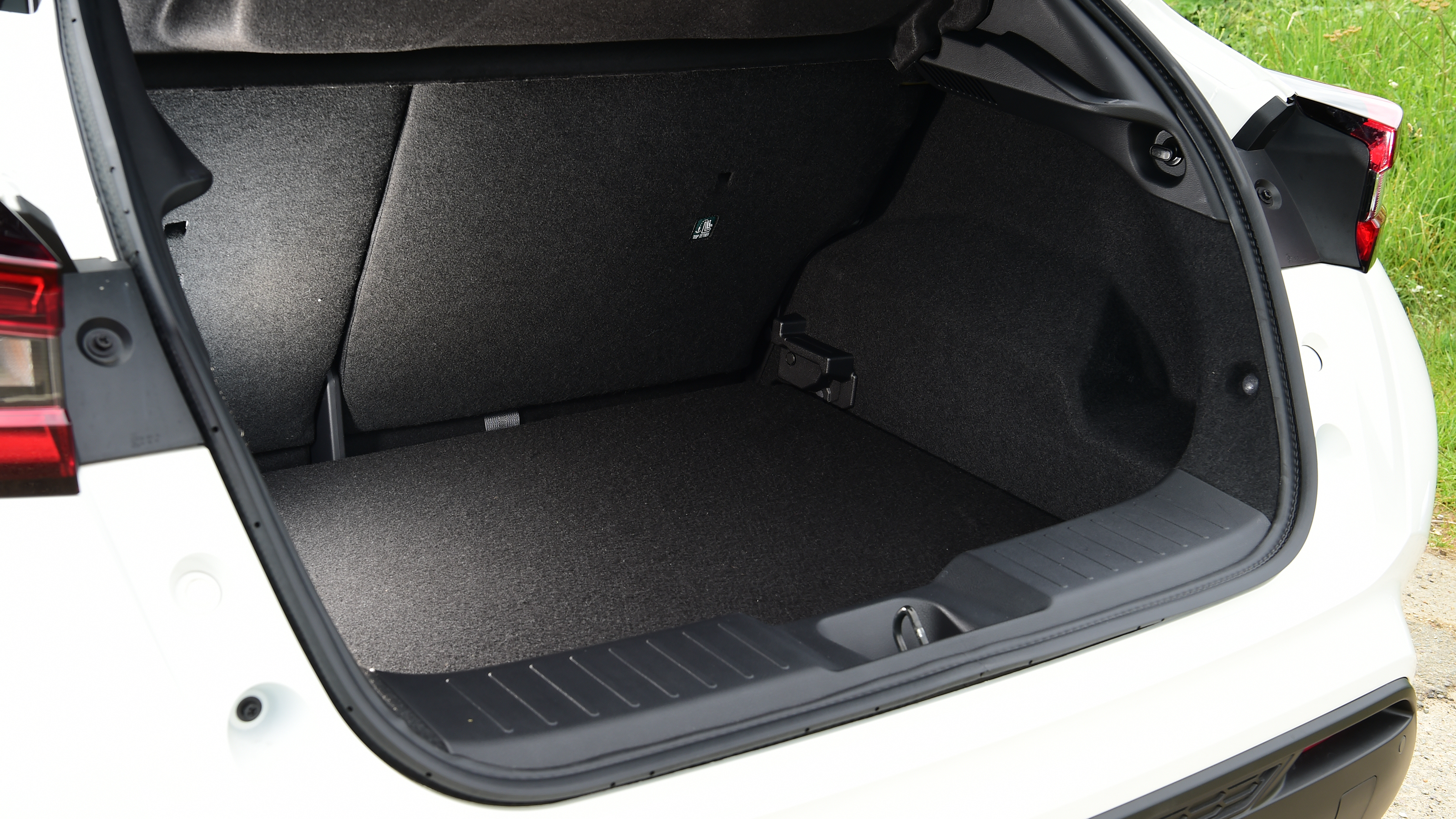 Nissan Juke Hybrid - boot