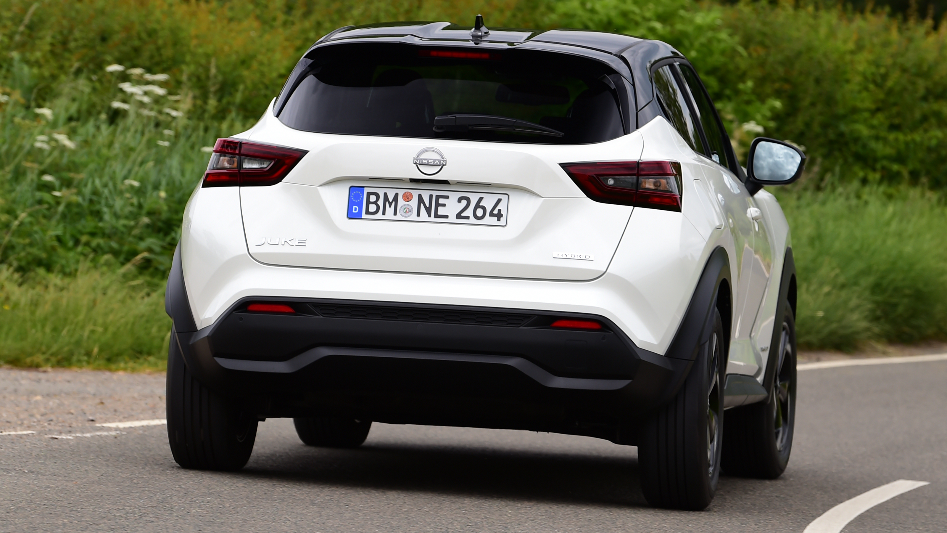 Nissan Juke Hybrid - rear tracking