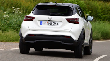 Nissan Juke Hybrid - rear tracking