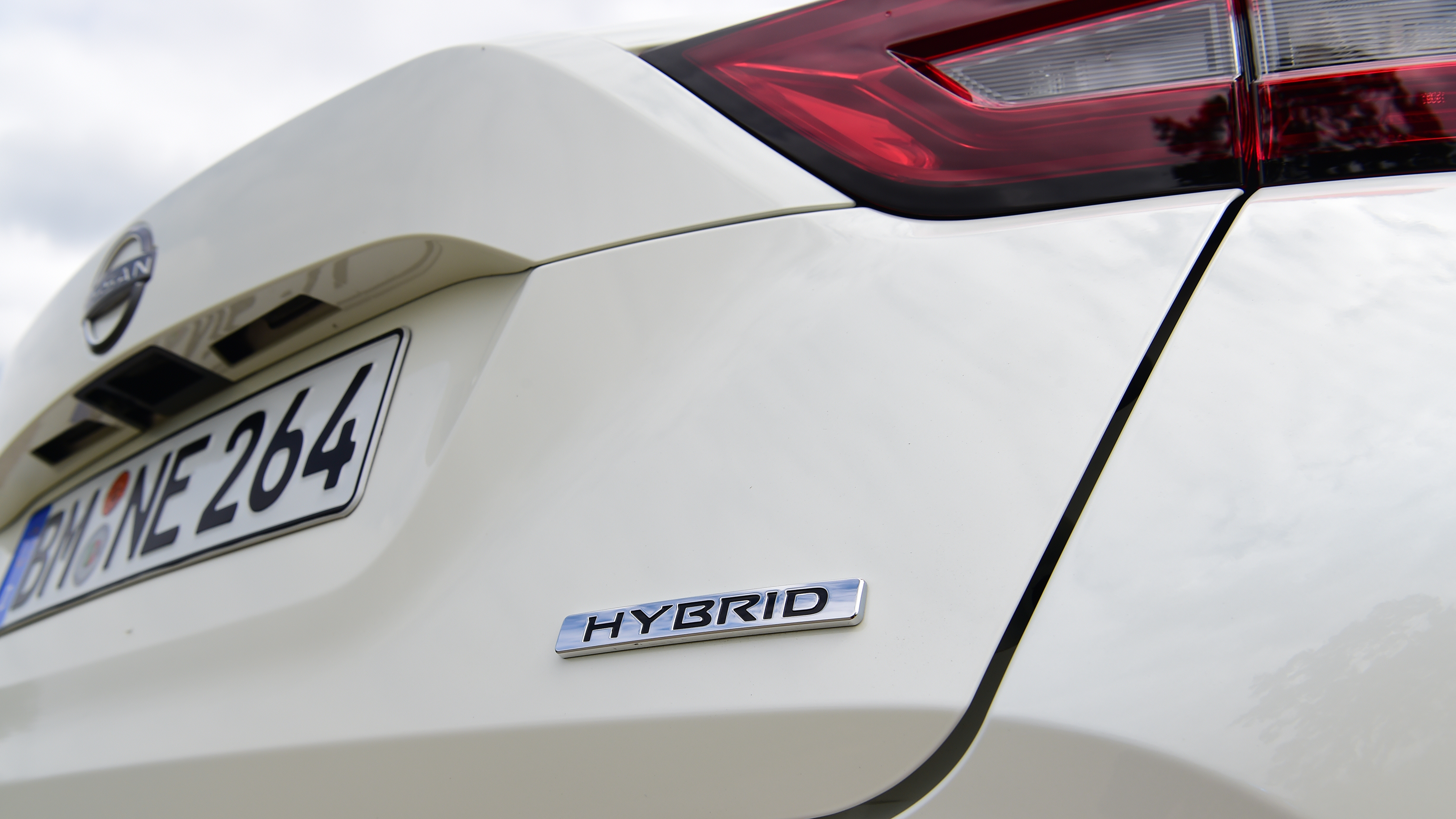 Nissan Juke Hybrid - tailgate 'hybrid' badge