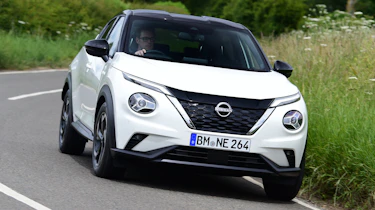 Nissan Juke Hybrid - front tracking