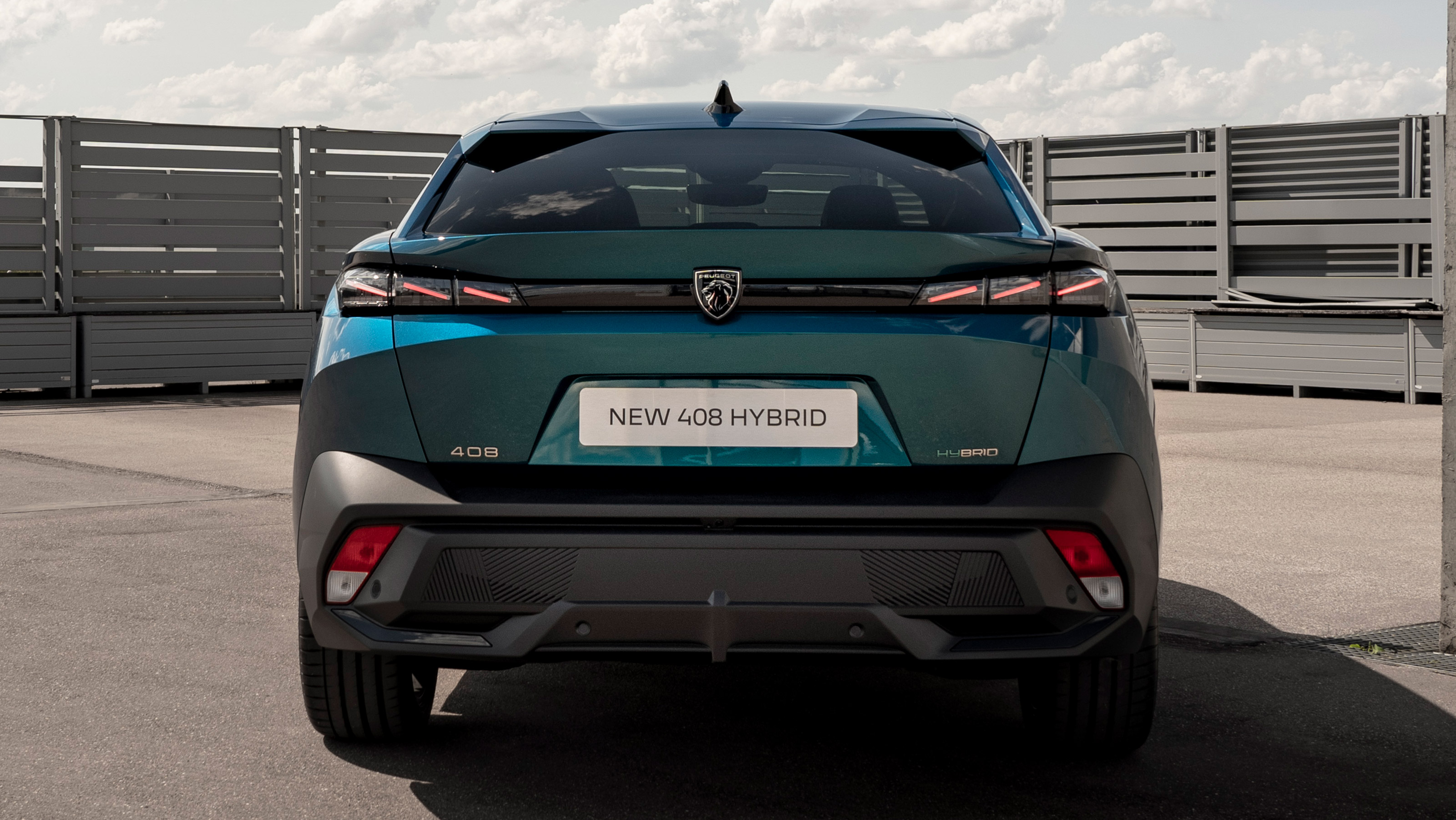 Peugeot 408 - full rear
