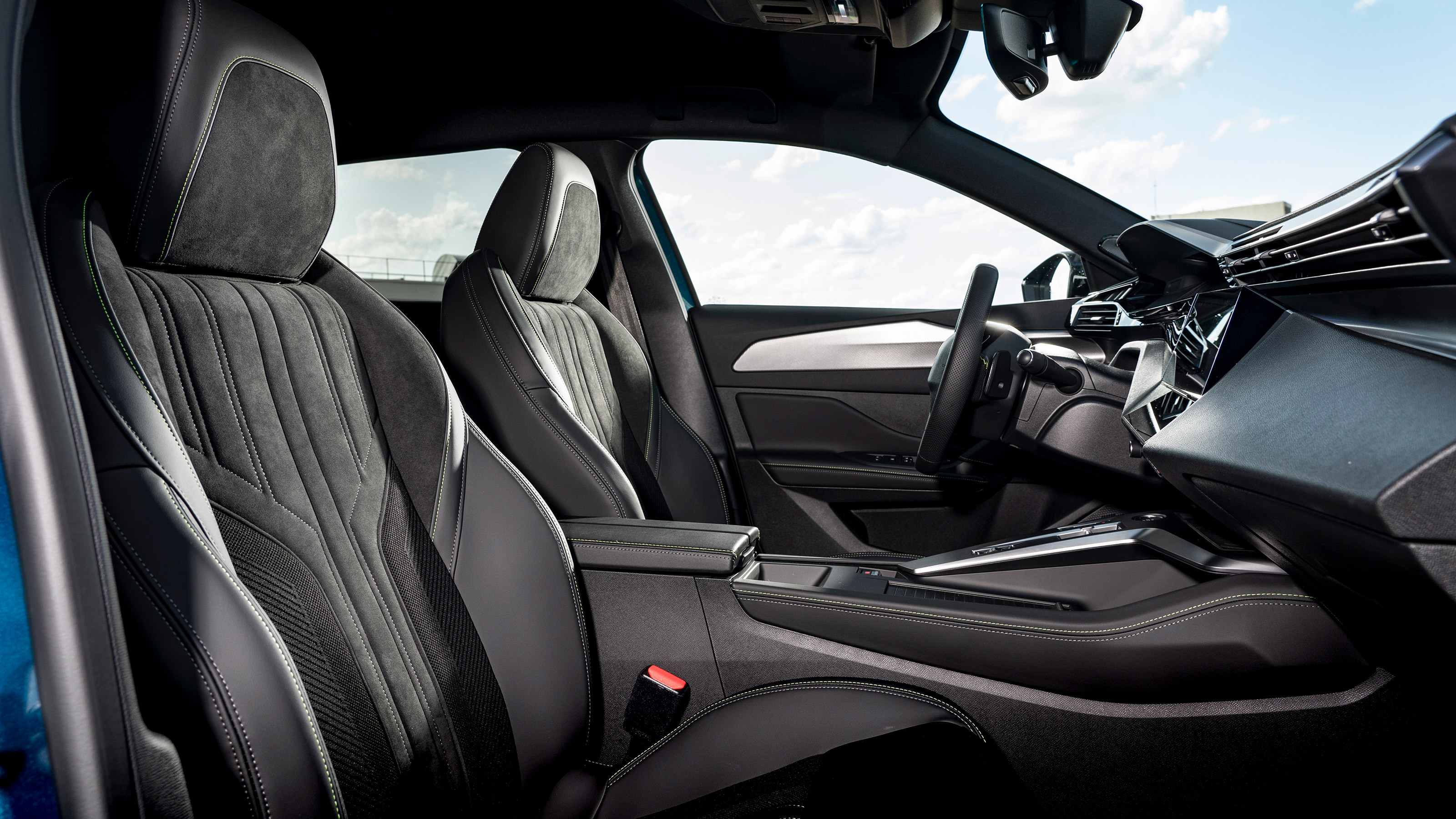 Peugeot 408 - front seats