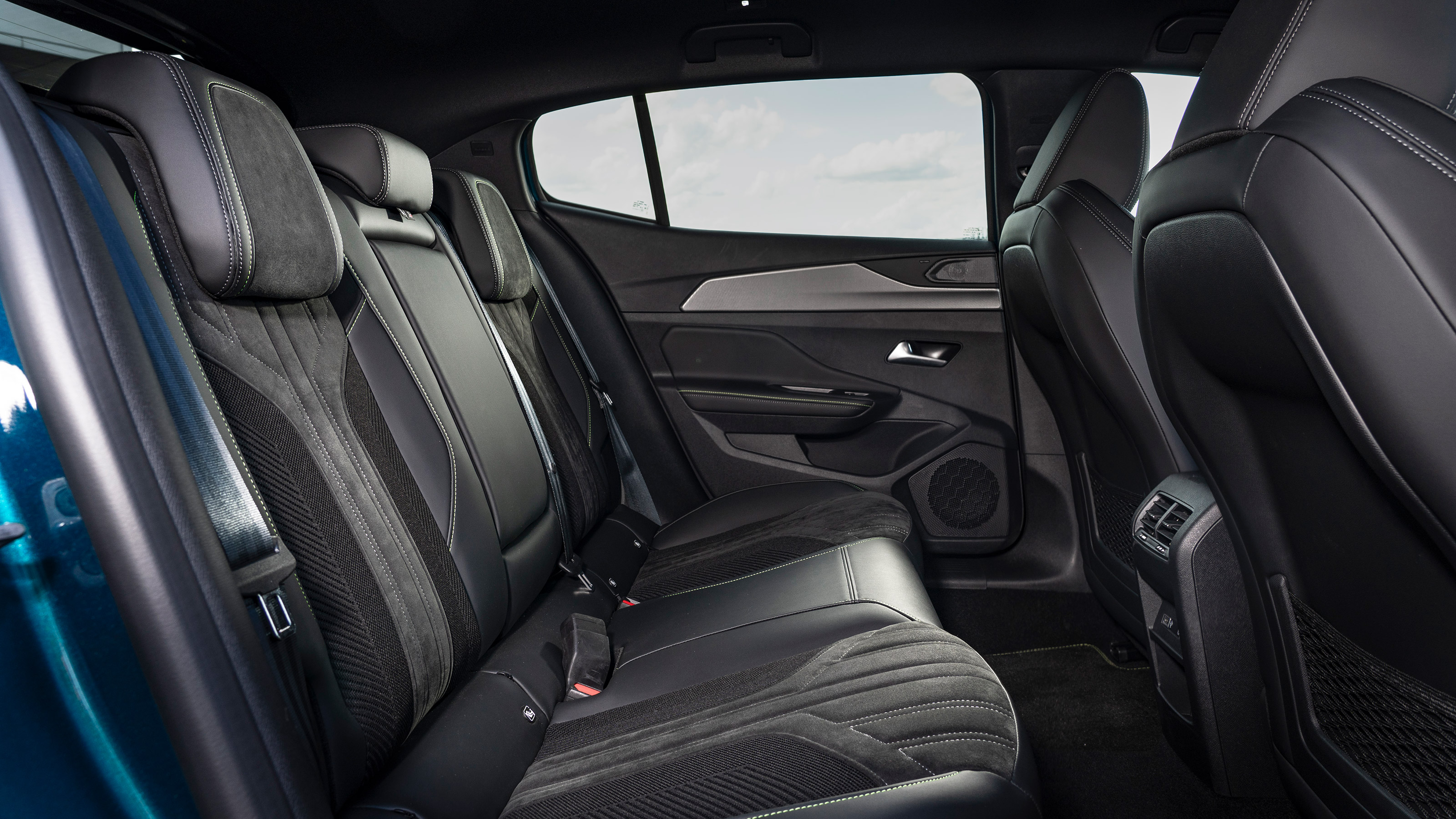Peugeot 408 - rear seats