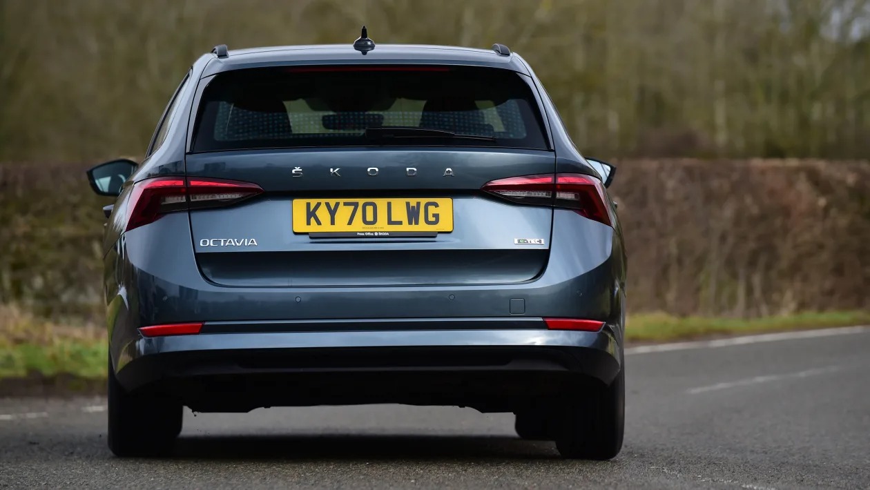 Skoda Octavia Estate - rear cornering